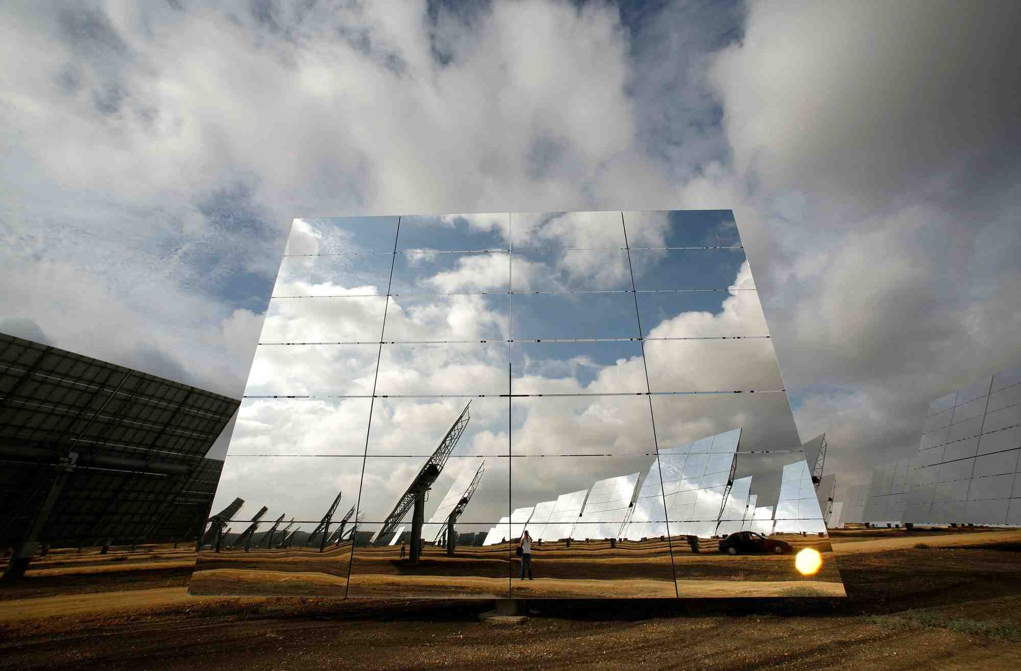Centrale solaire ps20 dans le parc solaire "solucar" a sanlucar la mayor