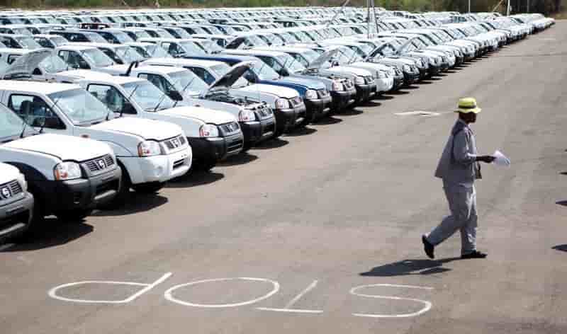 Les actions des constructeurs automobiles devissent