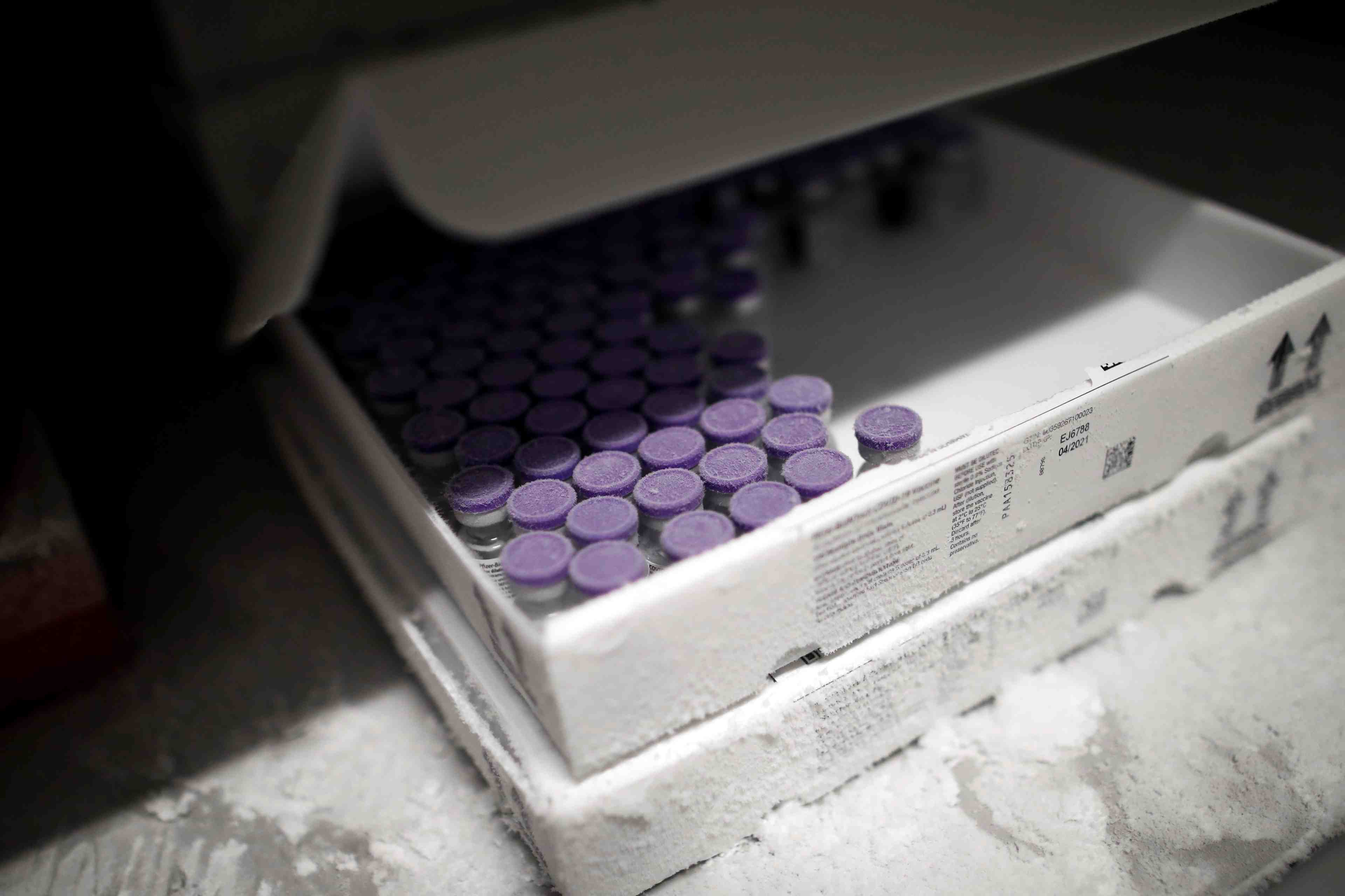 Coronavirus: la france recevra 140.000 doses de vaccins pfizer en moins cette semaine
