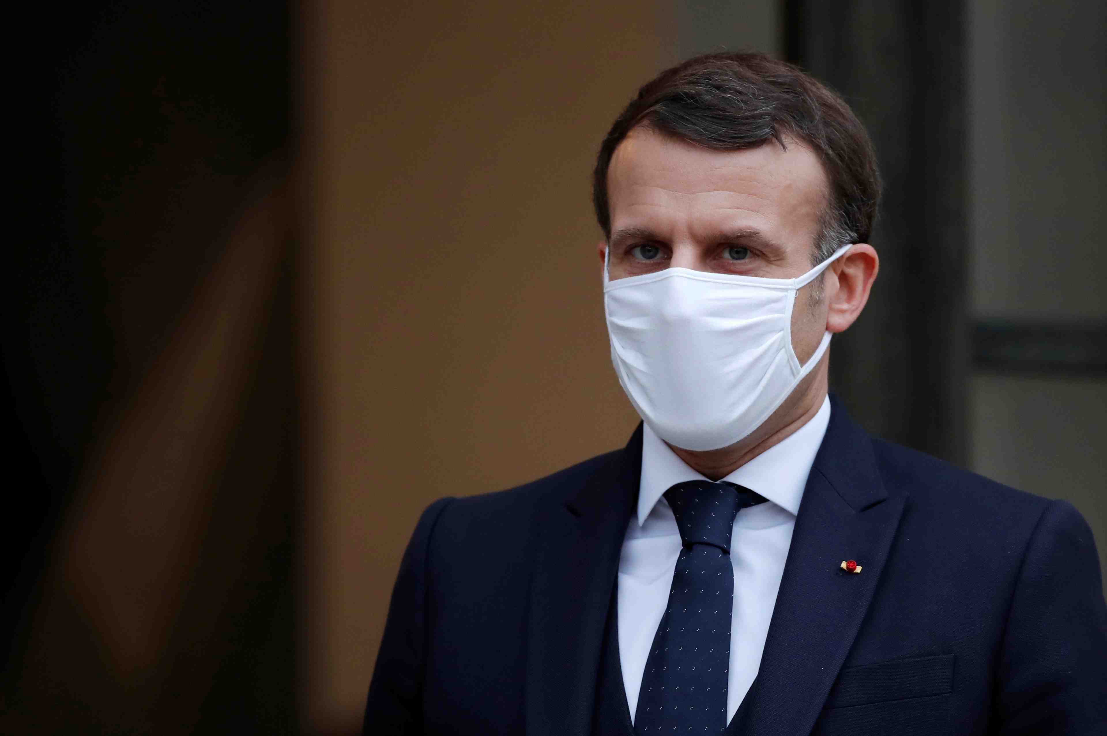 Macron soutient l'approche europeenne en matiere des vaccins