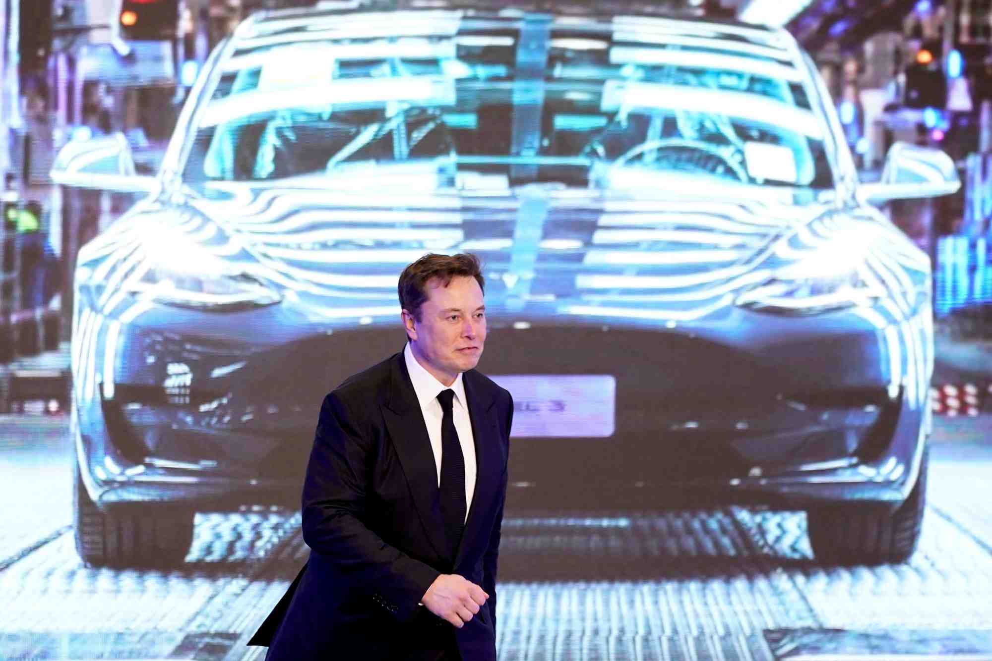 Elon musk vend pour 5 milliards de dollars d'actions tesla apres un vote sur twitter