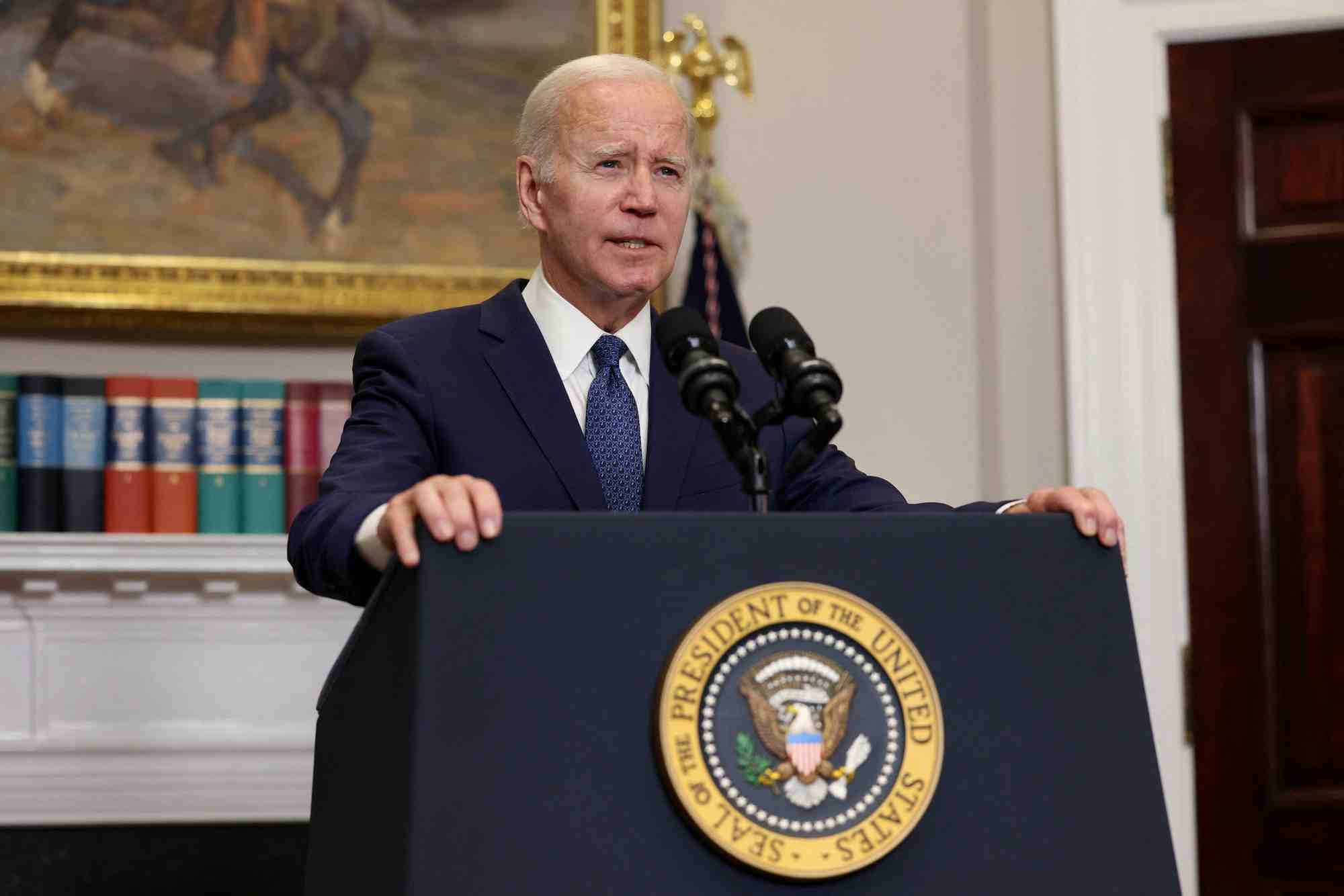 Le president americain joe biden parle de son accord avec le president de la chambre des representants kevin mccarthy (r-ca)