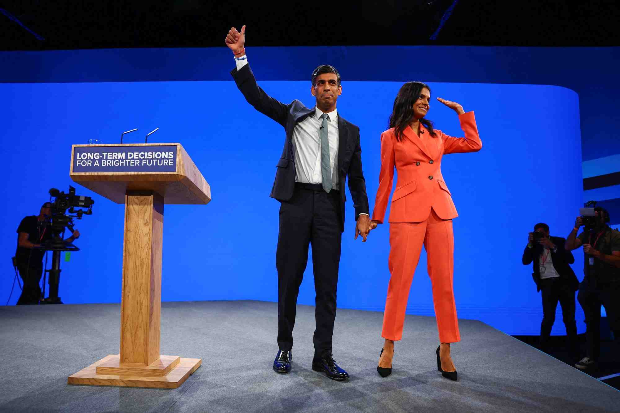 Le premier ministre britannique rishi sunak et son epouse akshata murty a manchester, en grande-bretagne
