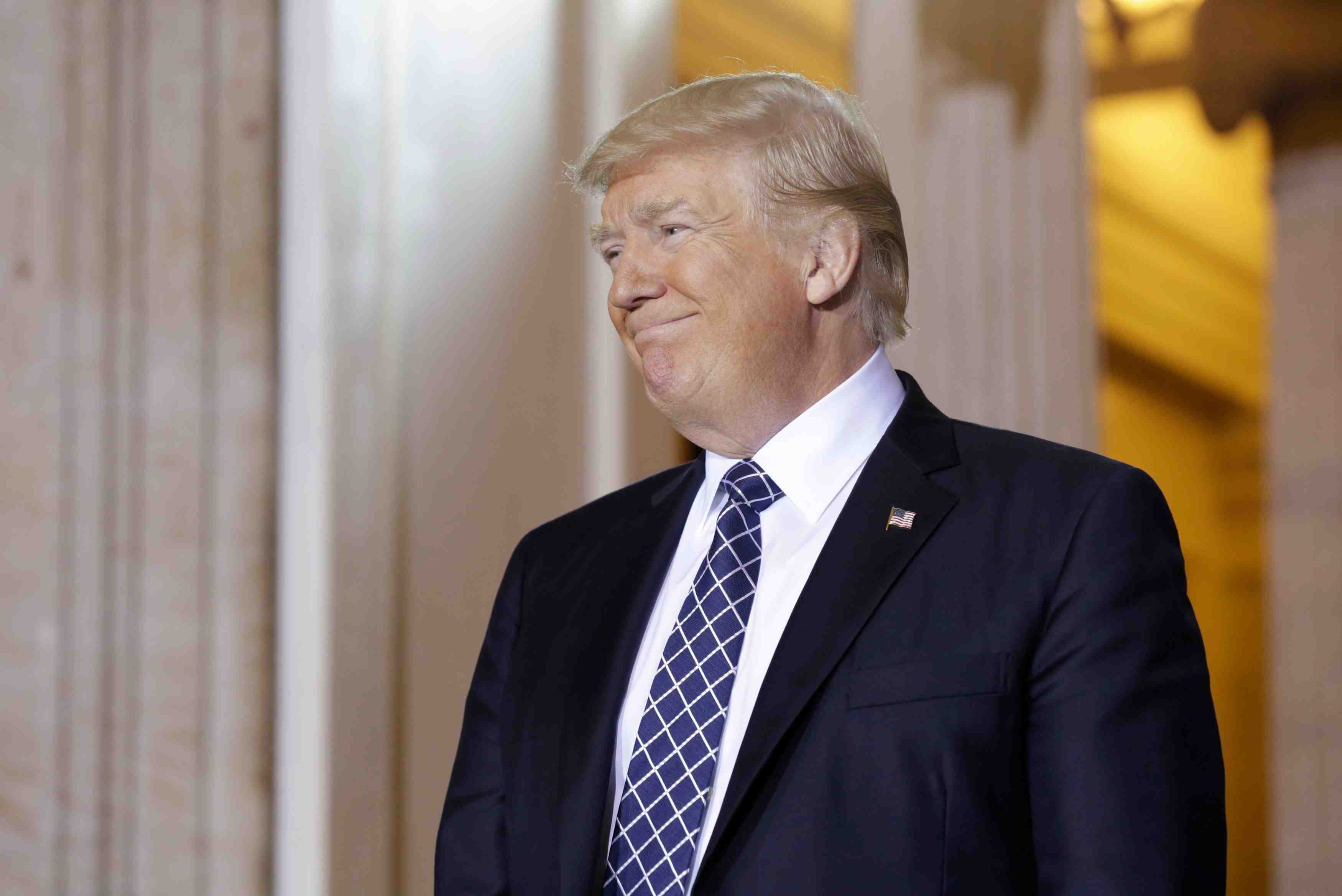 Trump dit ne pas vouloir sortir de l'alena a ce stade