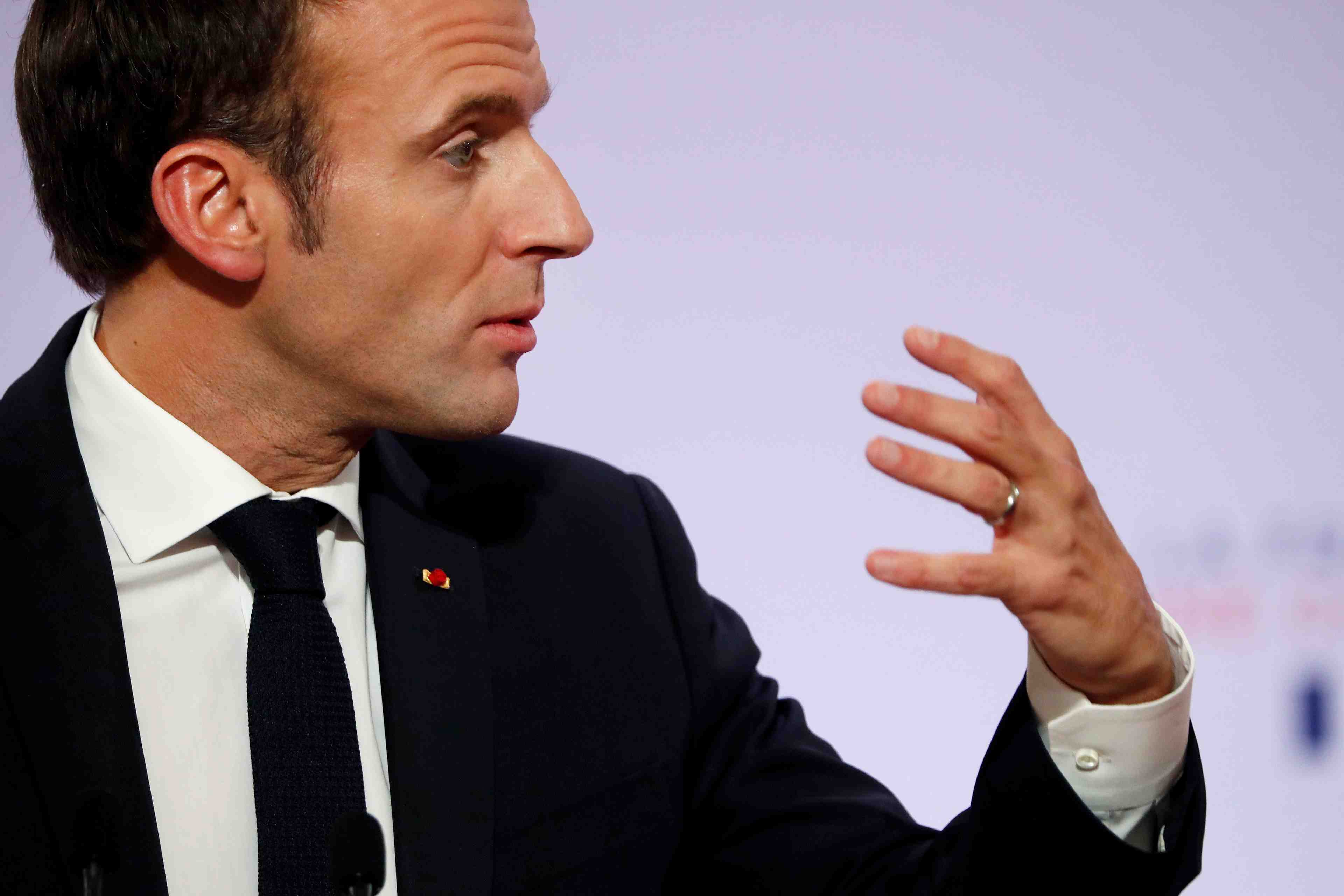 Macron dement tout "recul" sur la question de la pma