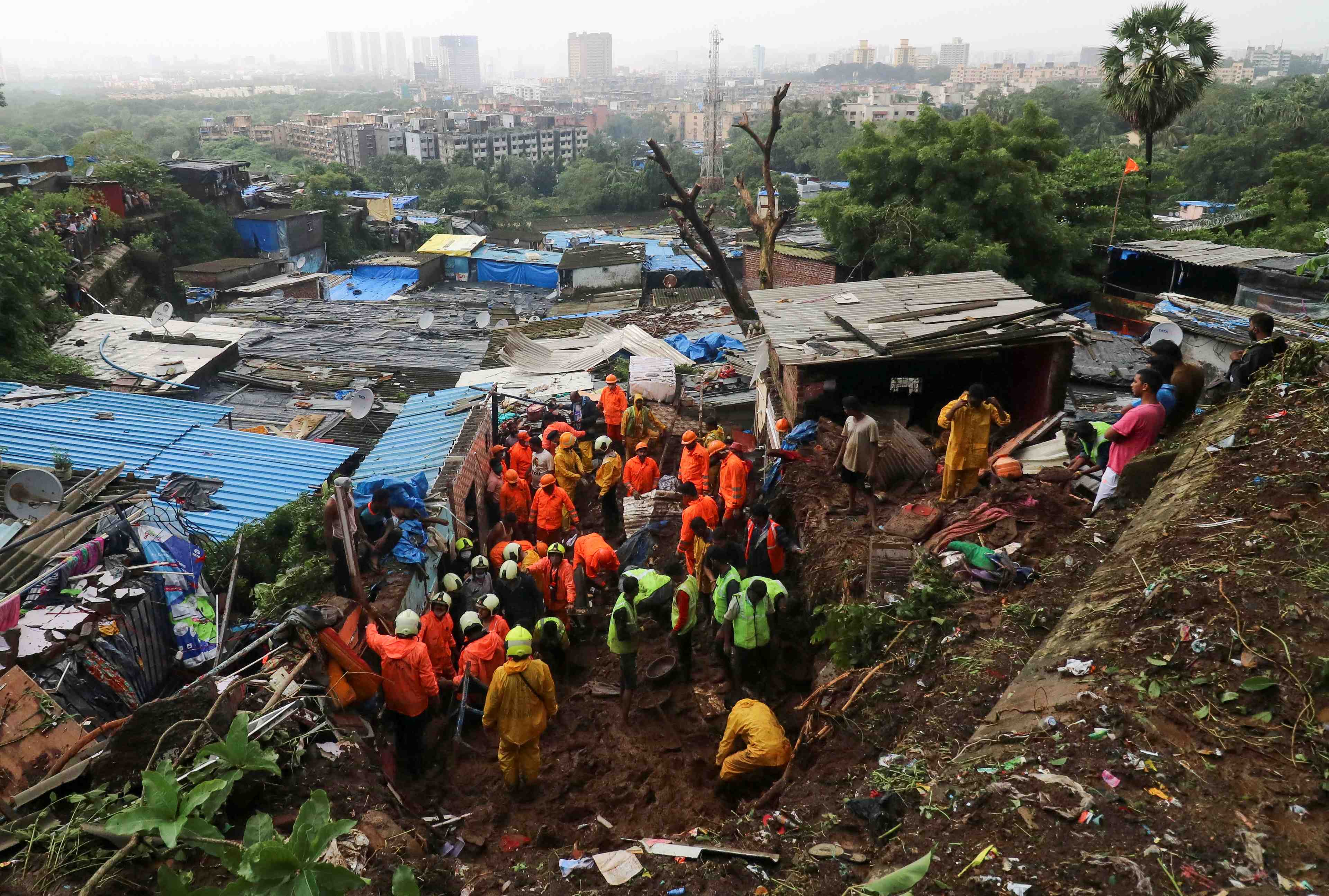 Inde: des glissements de terrain font au moins 25 morts a bombay