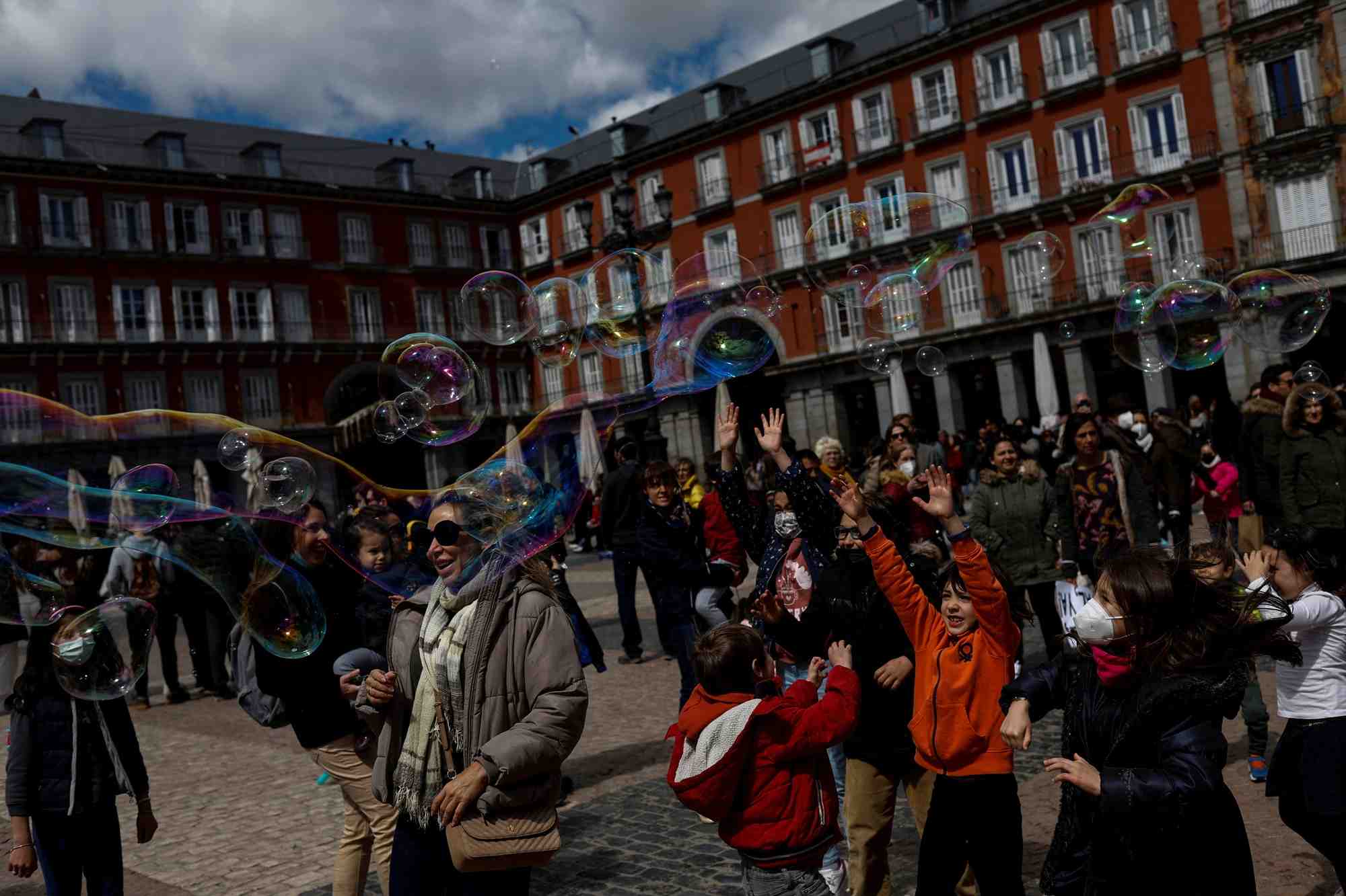 L'espagne assouplira les consignes sur le port du masque a partir du 20 avril