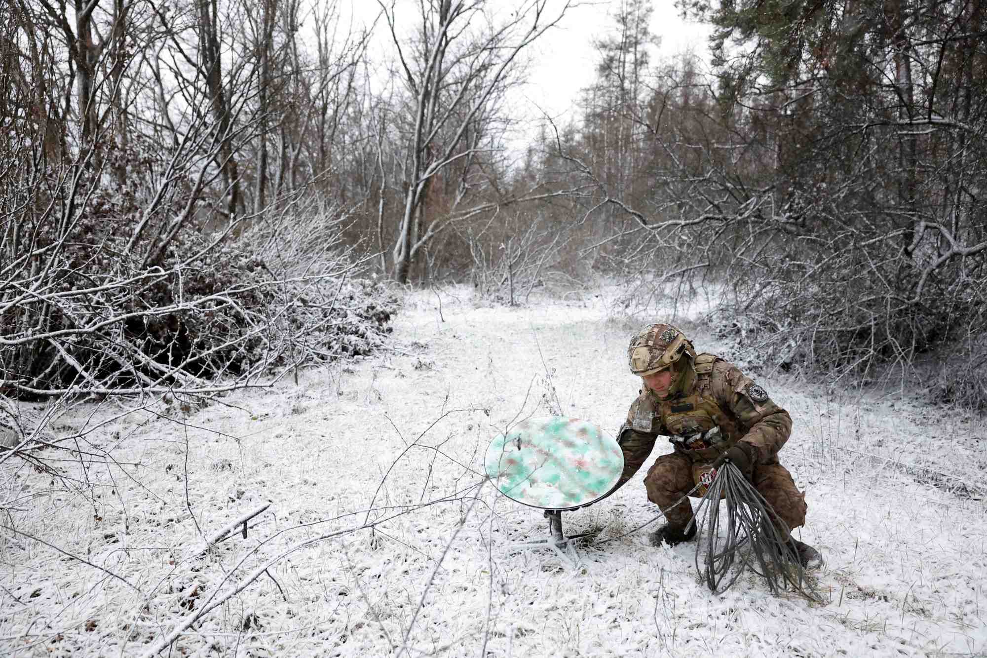 Depuis le début de la guerre en Ukraine, SpaceX y a livré des milliers de terminaux qui permettent d'assurer ainsi une connexion à internet.