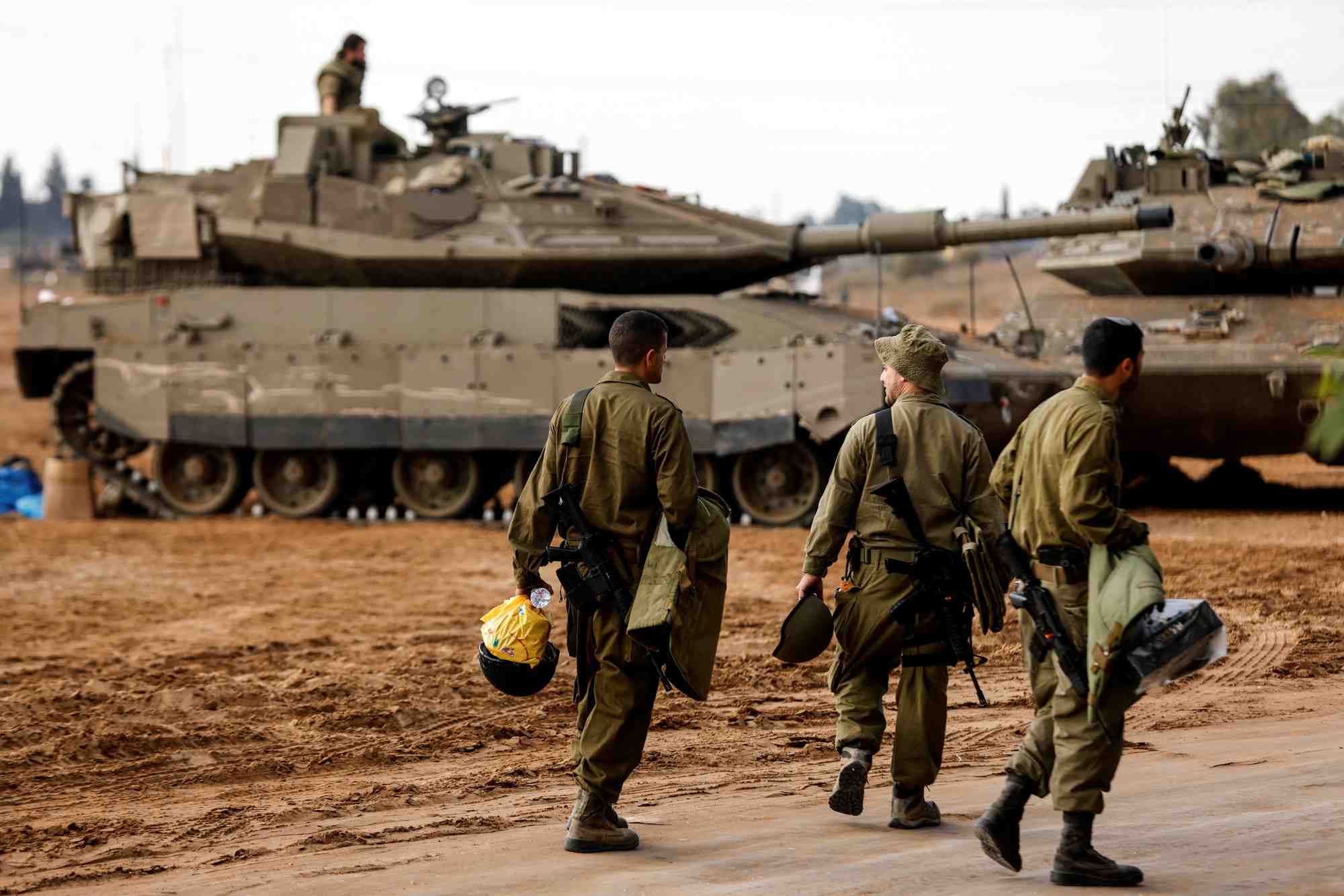 L'armée israélienne n'attend plus que le feu vert du gouvernement pour lancer son offensive terrestre à Gaza.