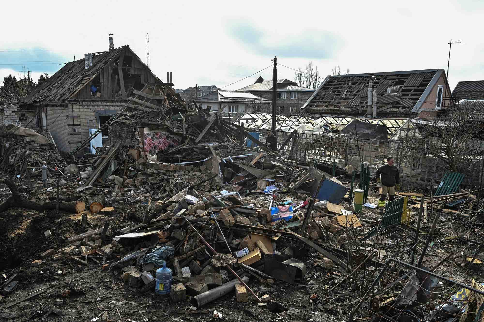 Site de batiments residentiels endommages lors d'une attaque de drone russe, a zaporijjia