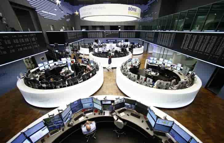 Les bourses europeennes en baisse a la mi-seance