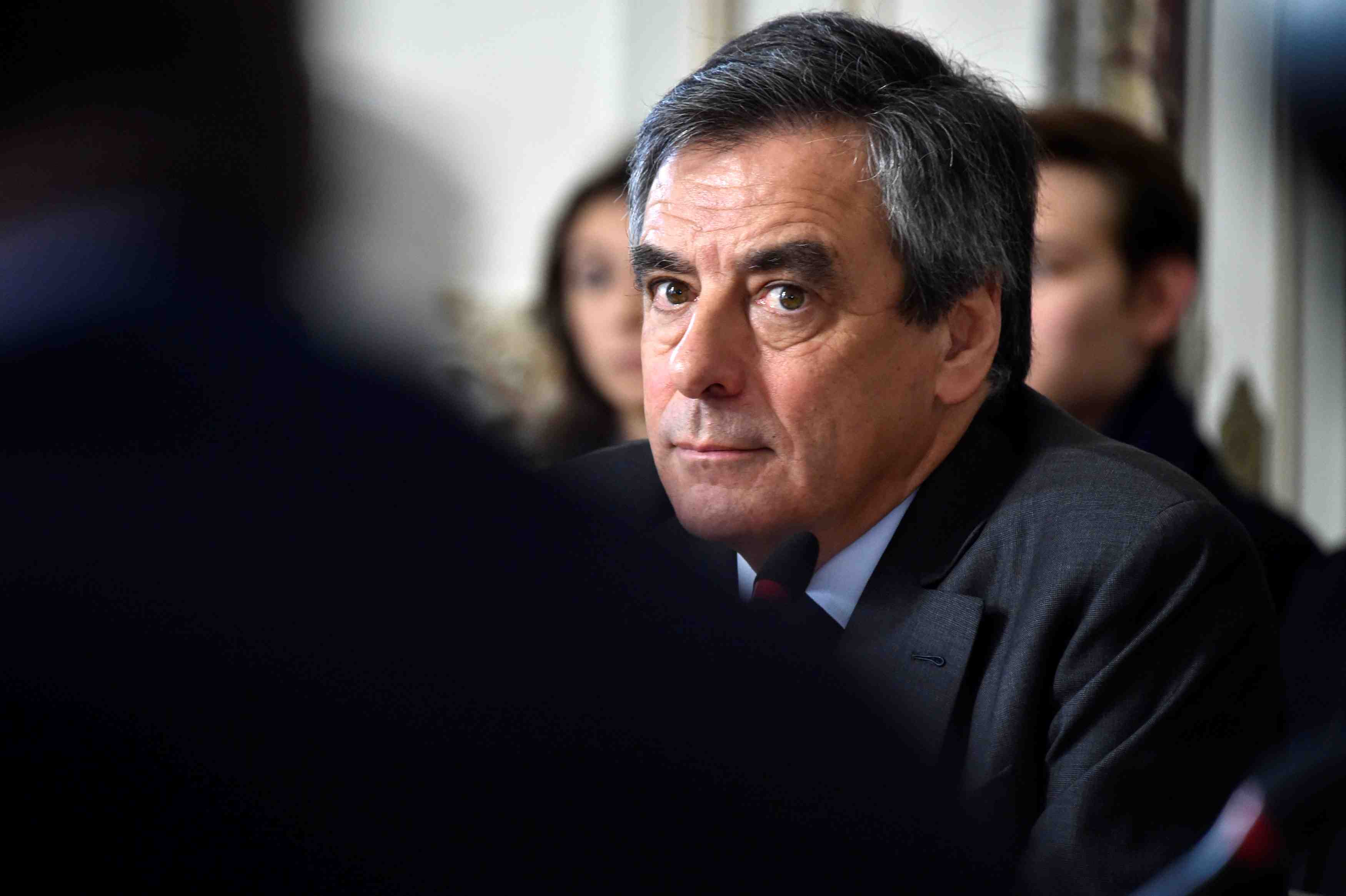 Fillon exigera des gestes concrets de la russie, annonce le maire