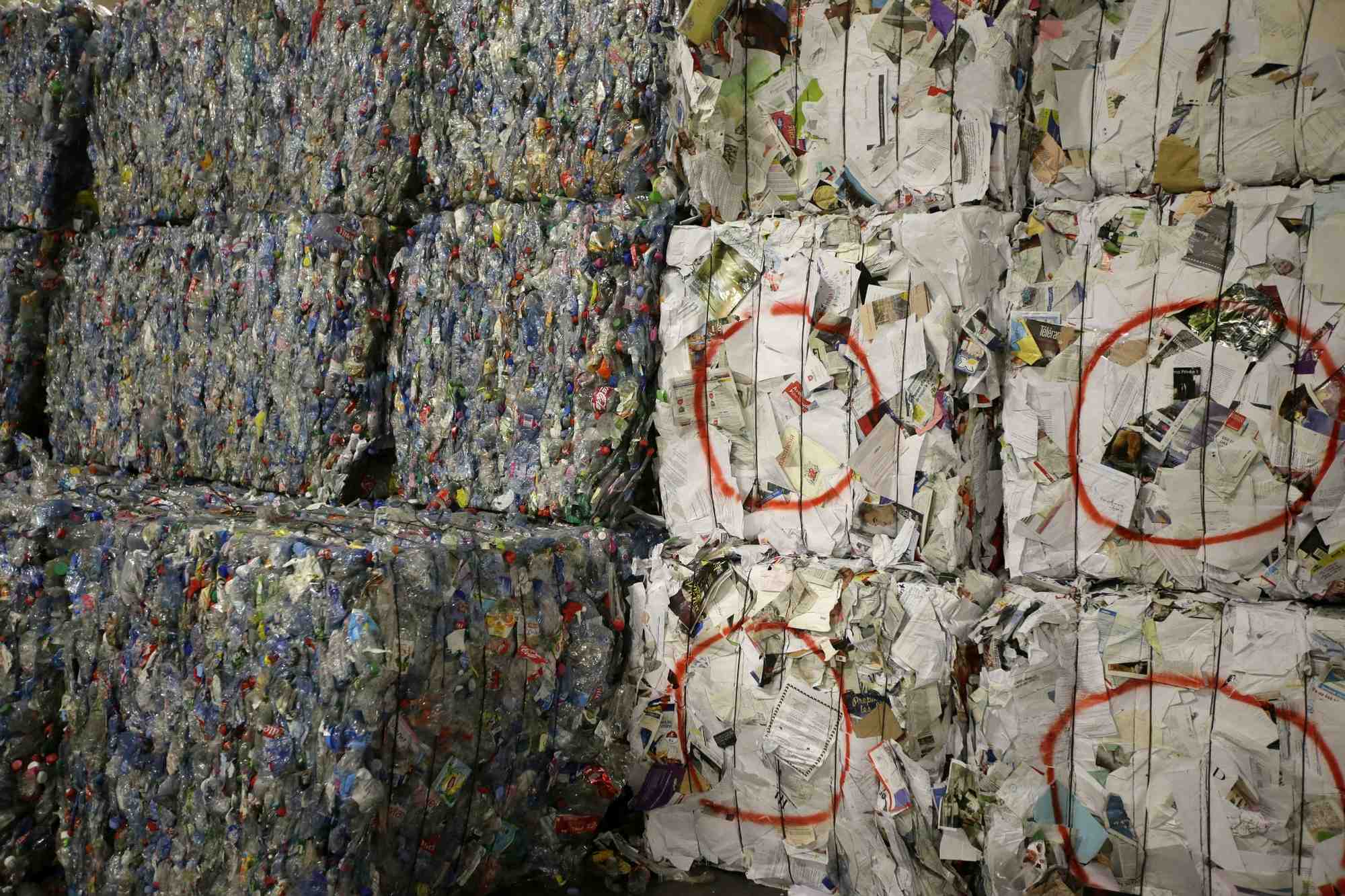 Déchets en papier, recyclage, déchetterie,