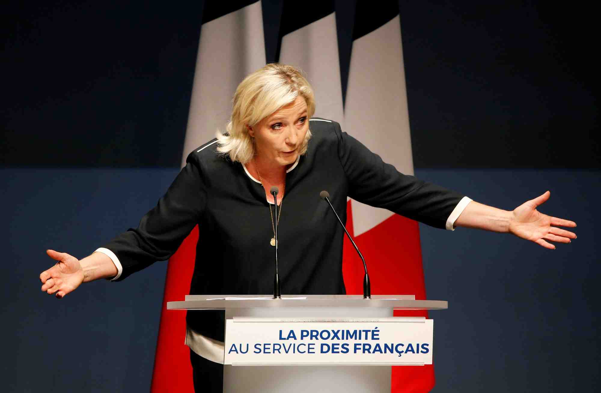A frejus, le pen lance les municipales en pensant a 2022