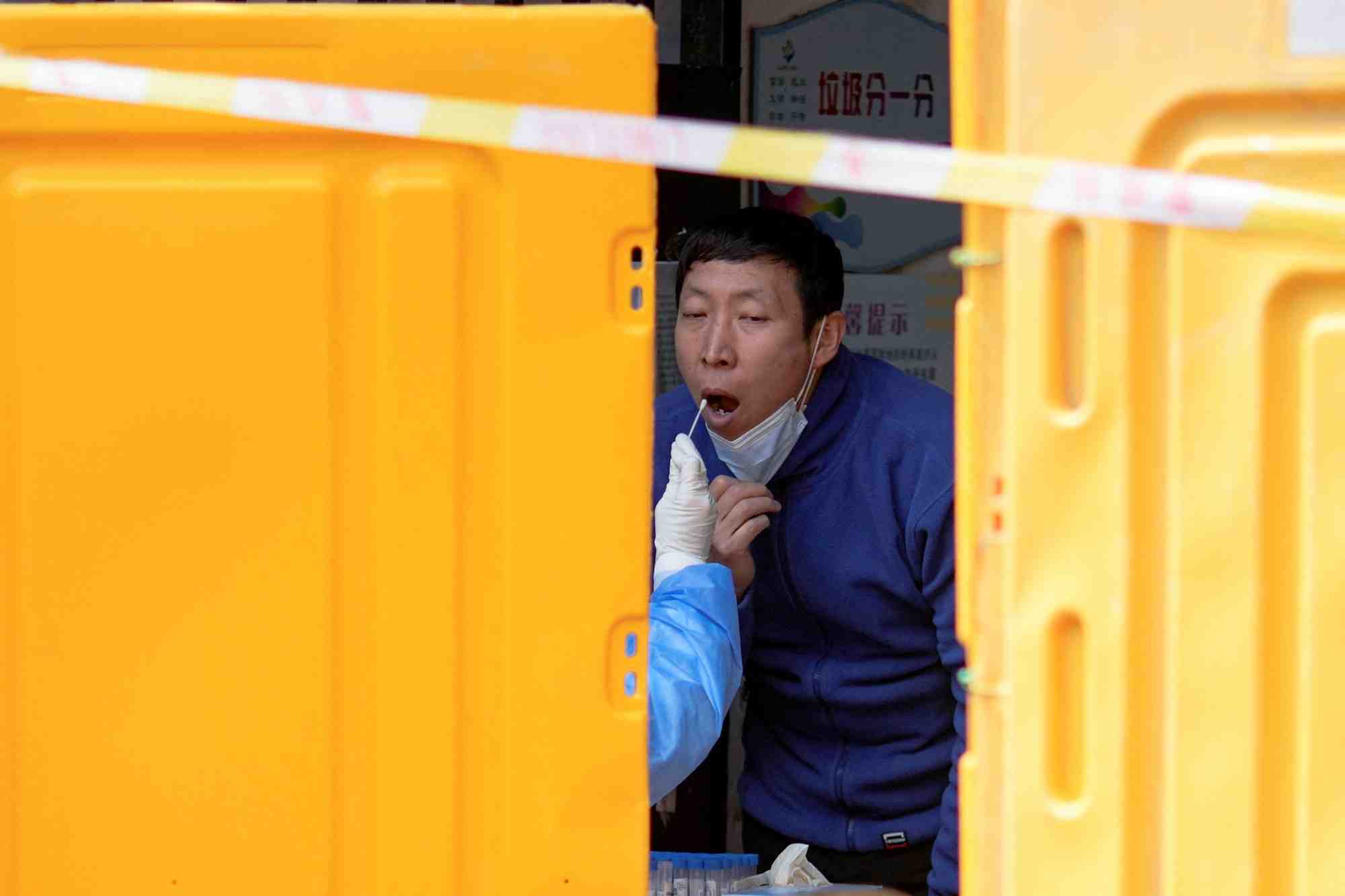 Reconfinement en deux etapes a shanghai pour faire des tests
