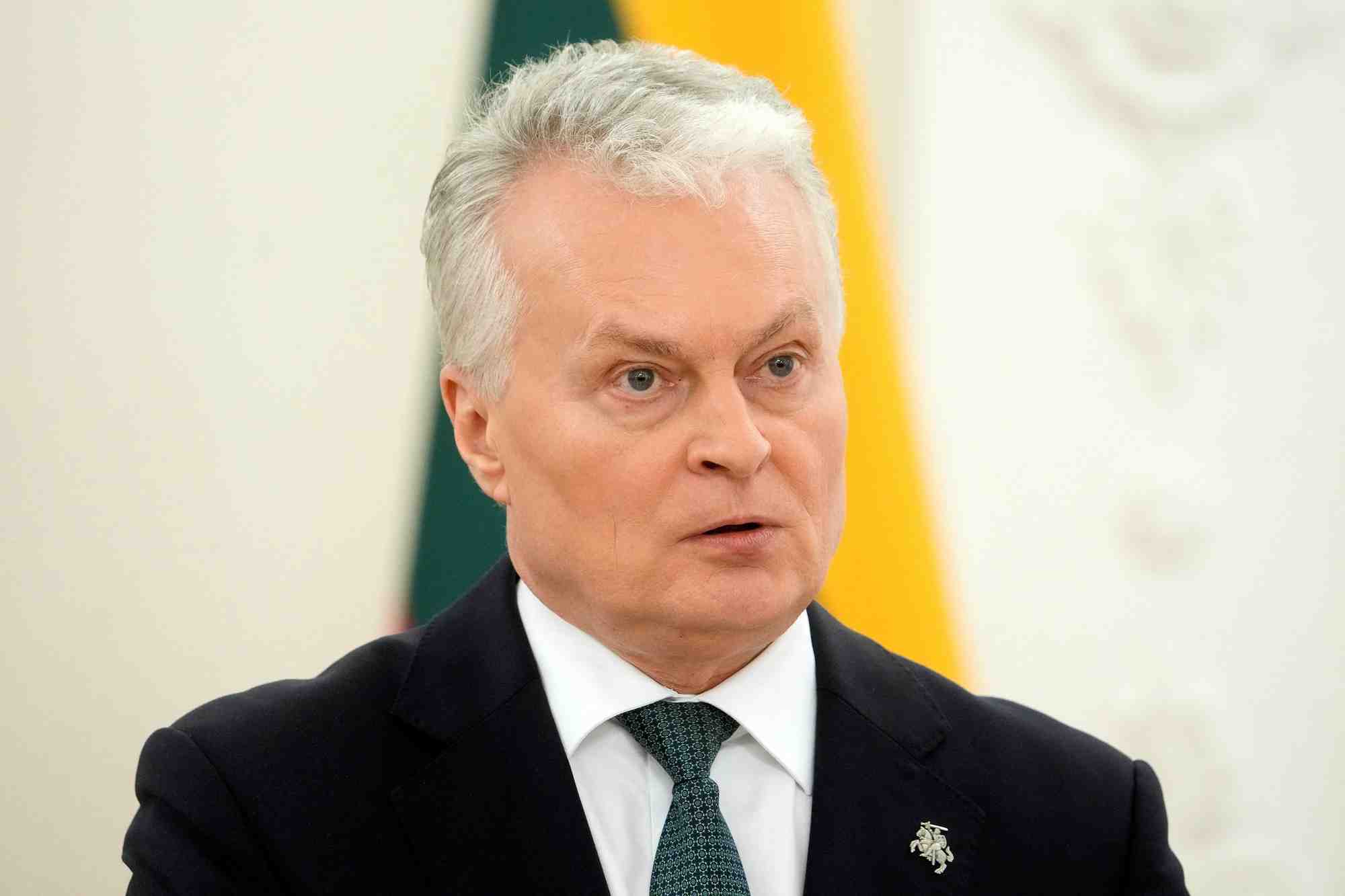 Le président lituanien Gitanas Nauseda a aussi condamné la décision d'isoler certains pays, estimant que « l'Union européenne devrait rester indivisible ».