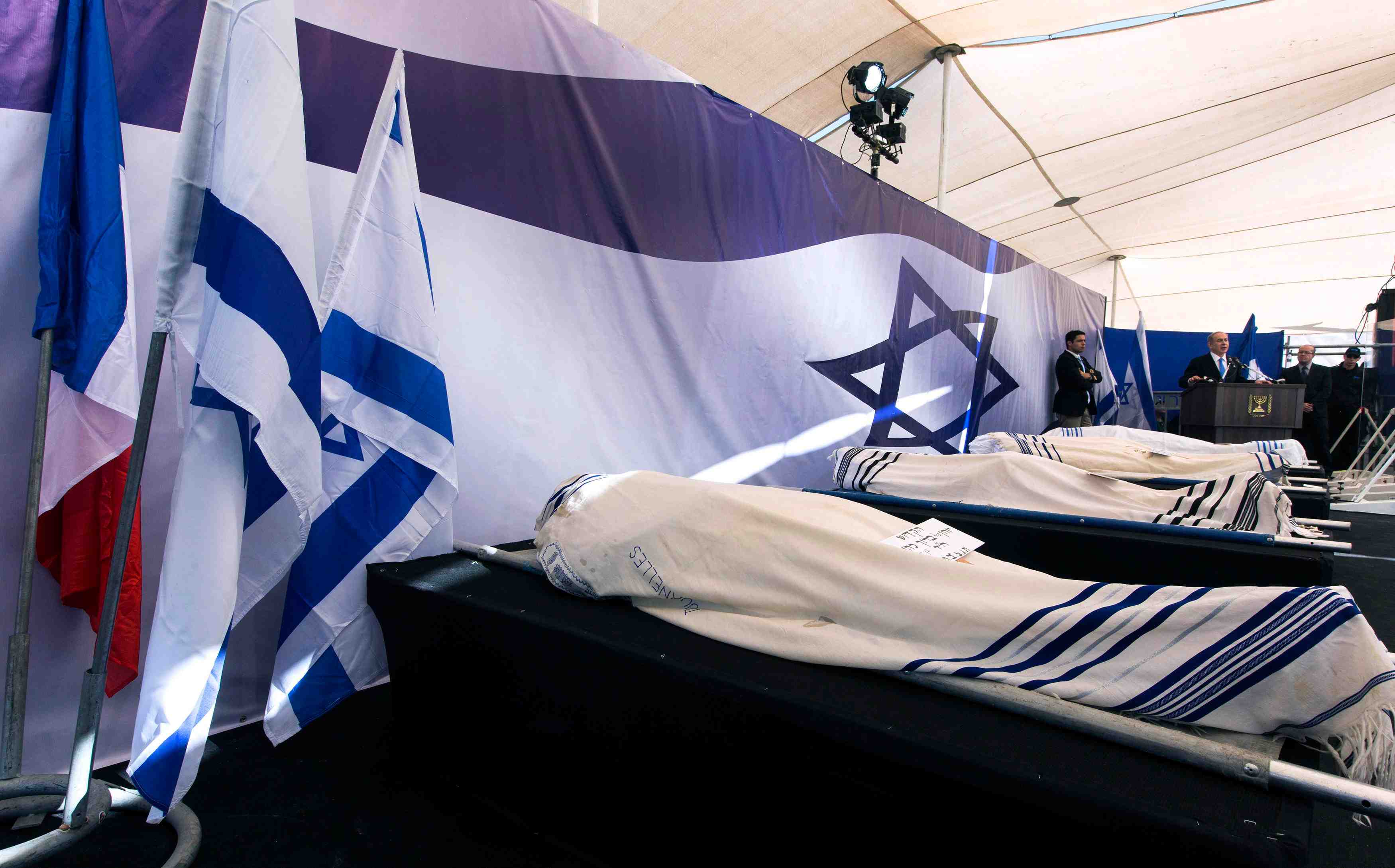 Les victimes juives de paris inhumees a jerusalem