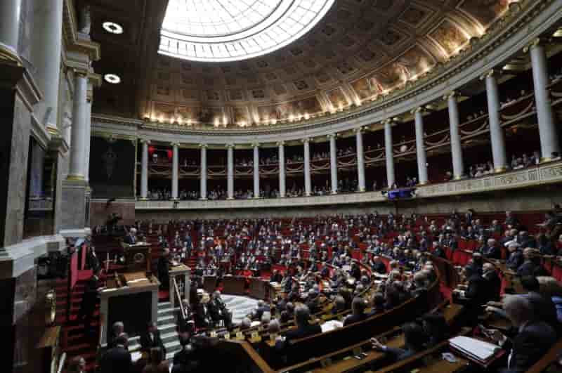 Les deputes votent l'interdiction totale des gaz de schiste