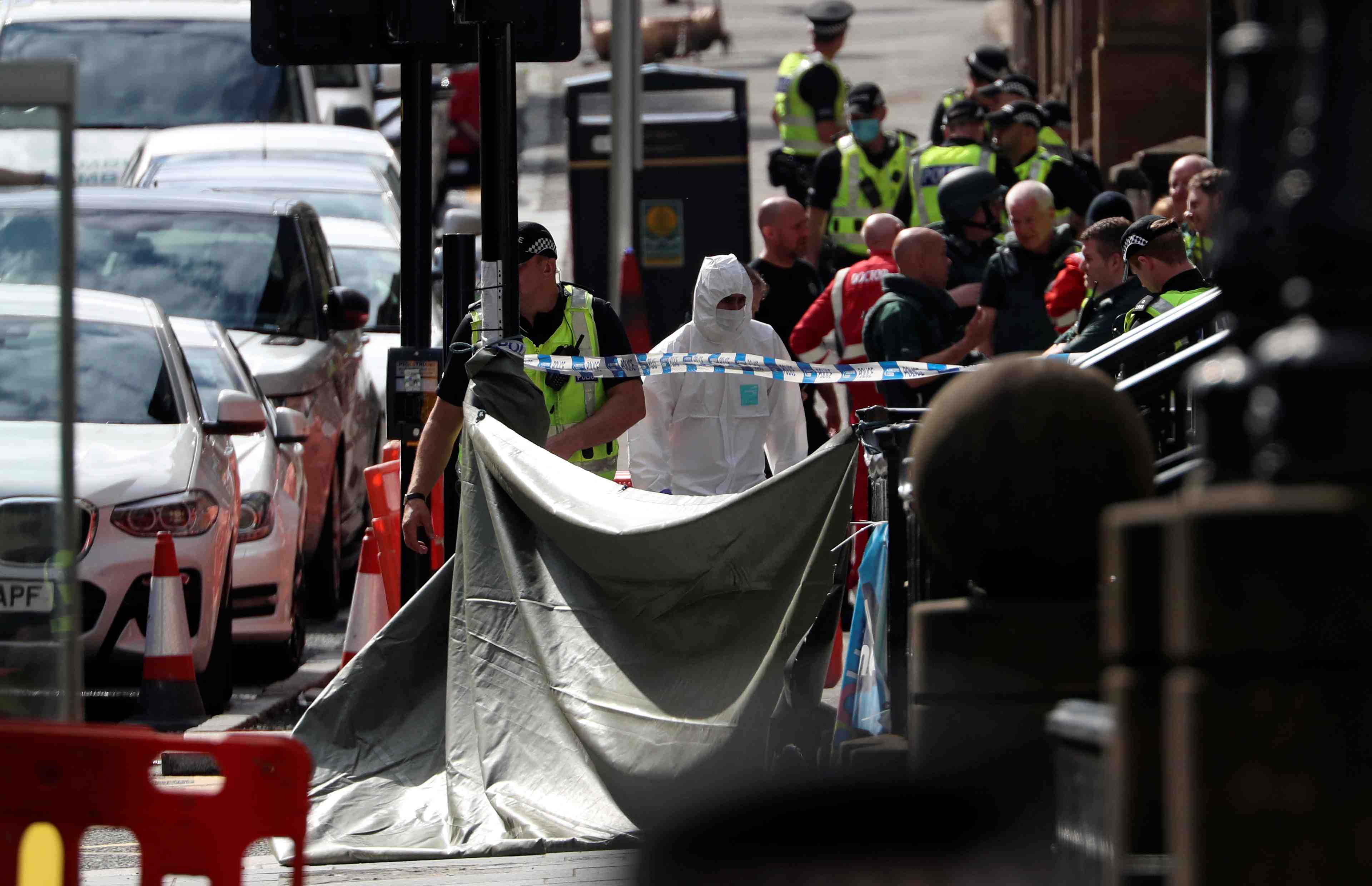 Six blesses dans une attaque au couteau a glasgow, le suspect abattu