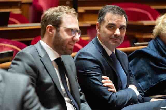 Les ministres Antoine Armand et Laurent Saint-Martin ont présenté la loi spéciale au Parlement ce mercredi après le Conseil des ministres.