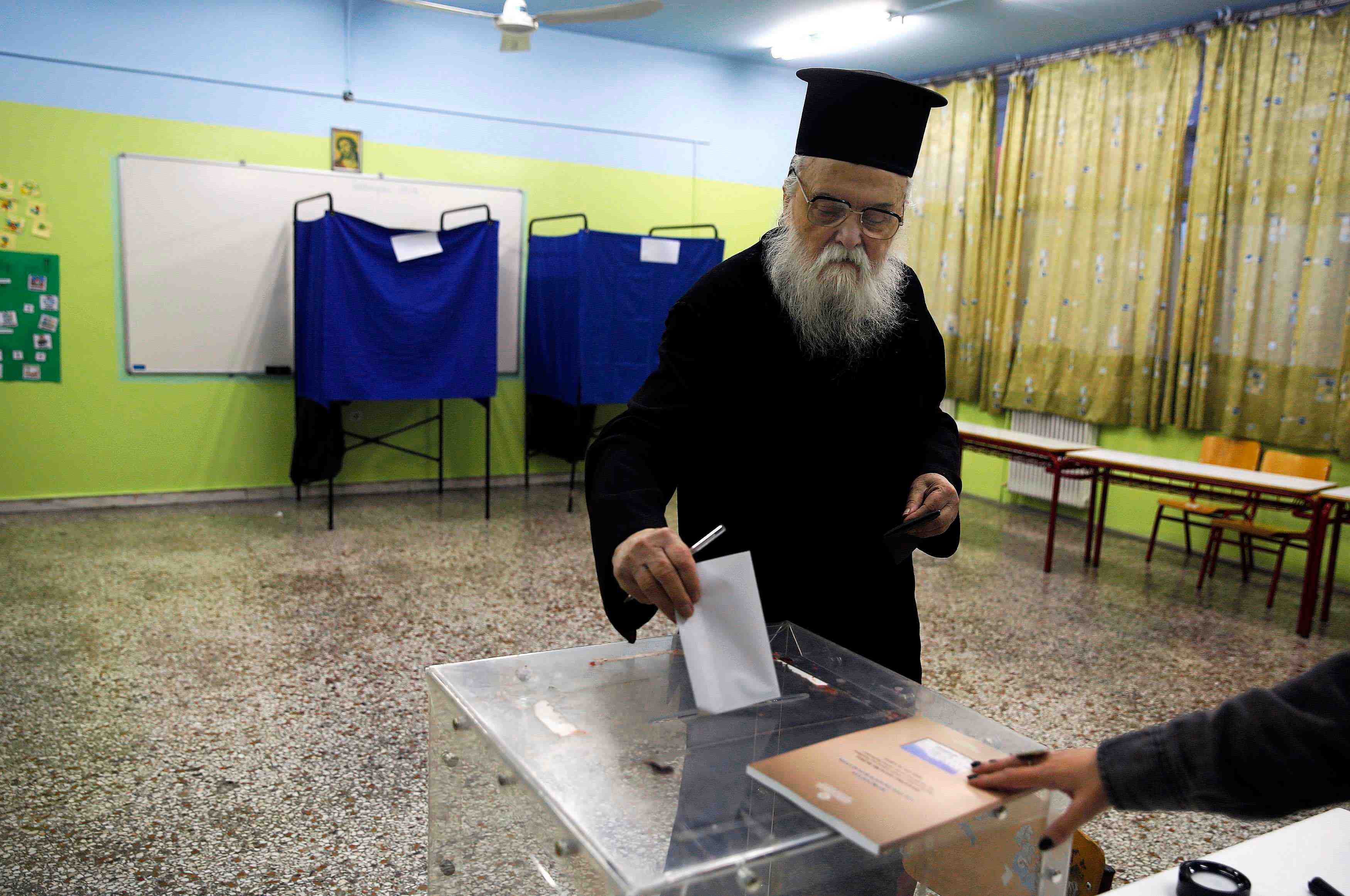 Les electeurs grecs aux urnes pour un scrutin historique
