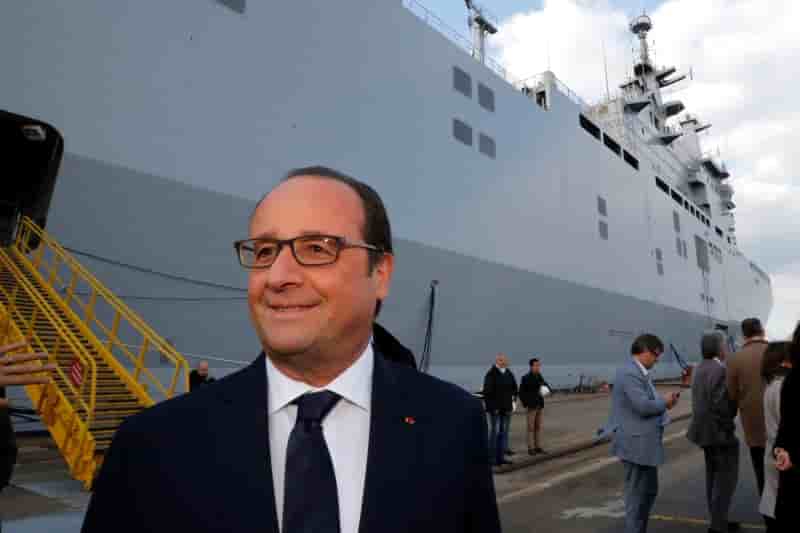 Francois hollande en visite aux chantiers navals stx de saint-nazaire