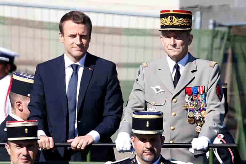 Macron jeudi sur la base d'istres en pleine crise avec l'armee