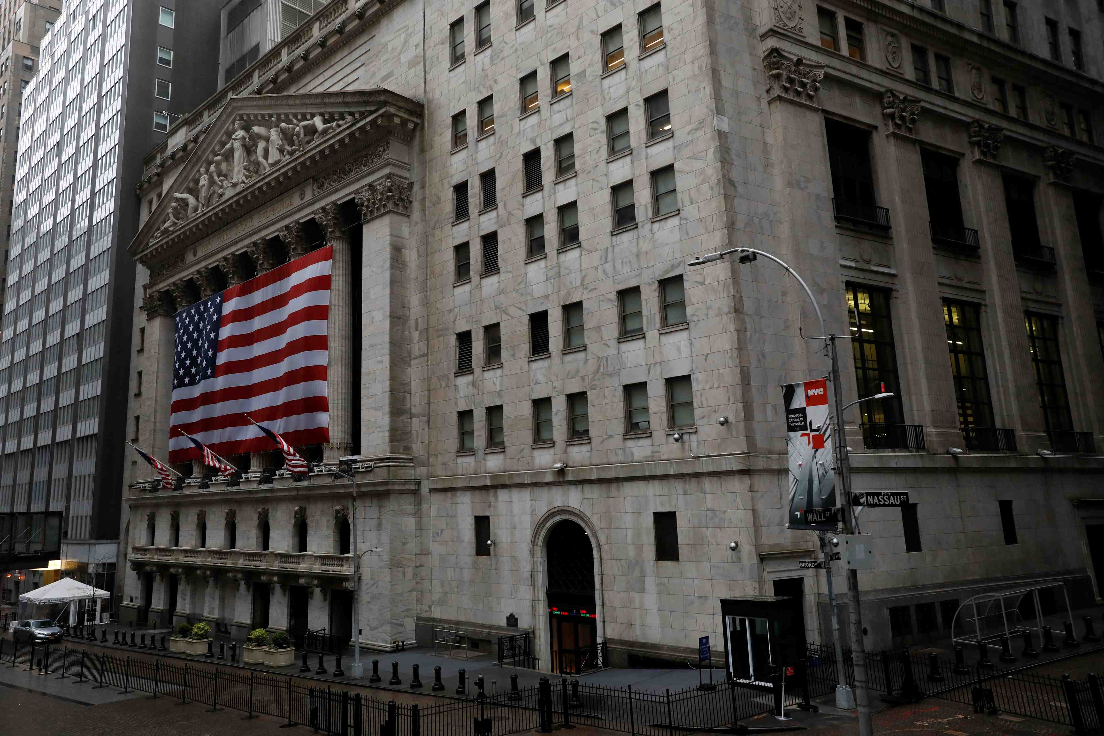 Les marches americains ouvrent en forte baisse