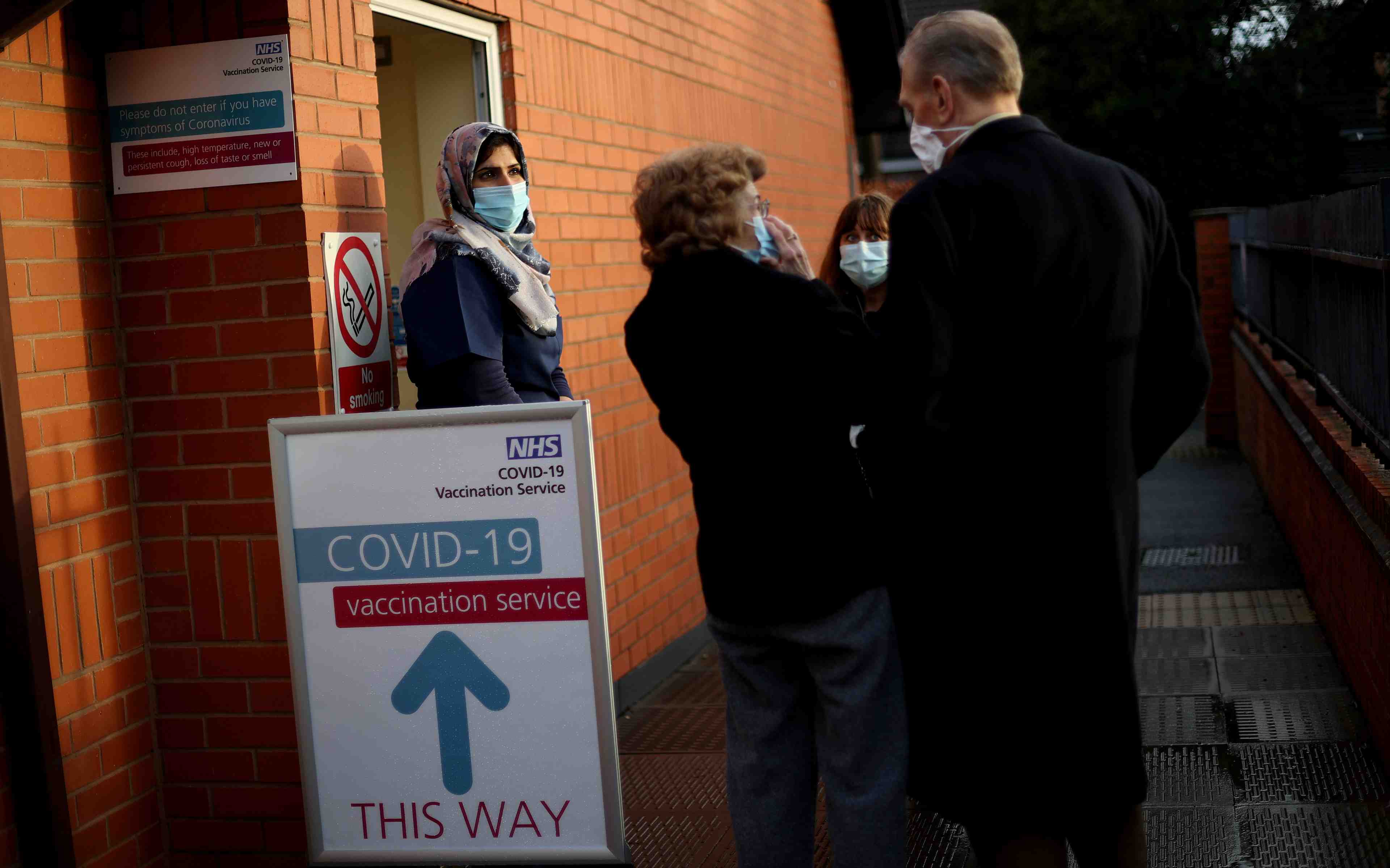 Coronavirus: pres de 140.000 personnes vaccinees au royaume-uni