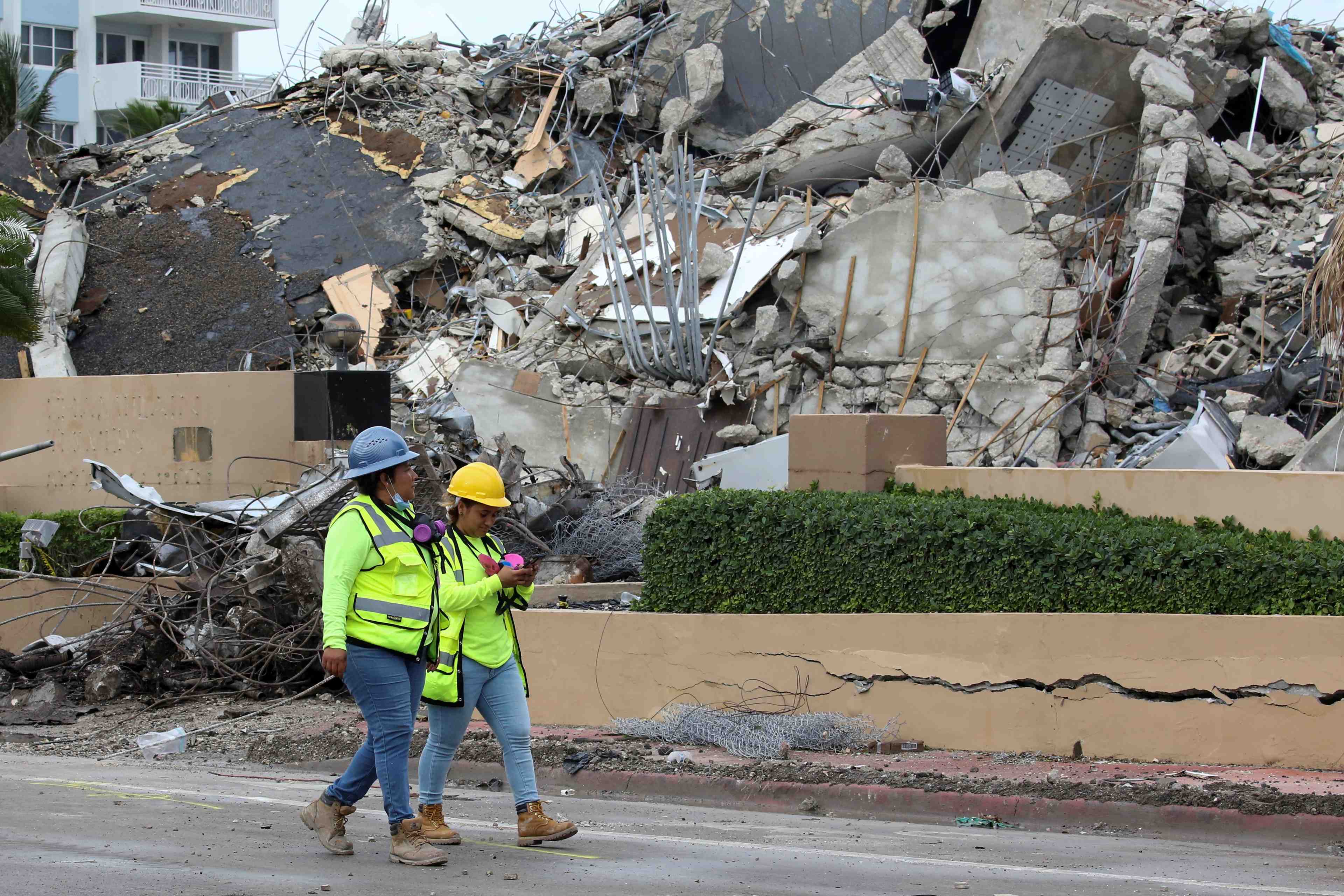 Etats-unis : arret des recherches apres l'effondrement de l'immeuble de miami