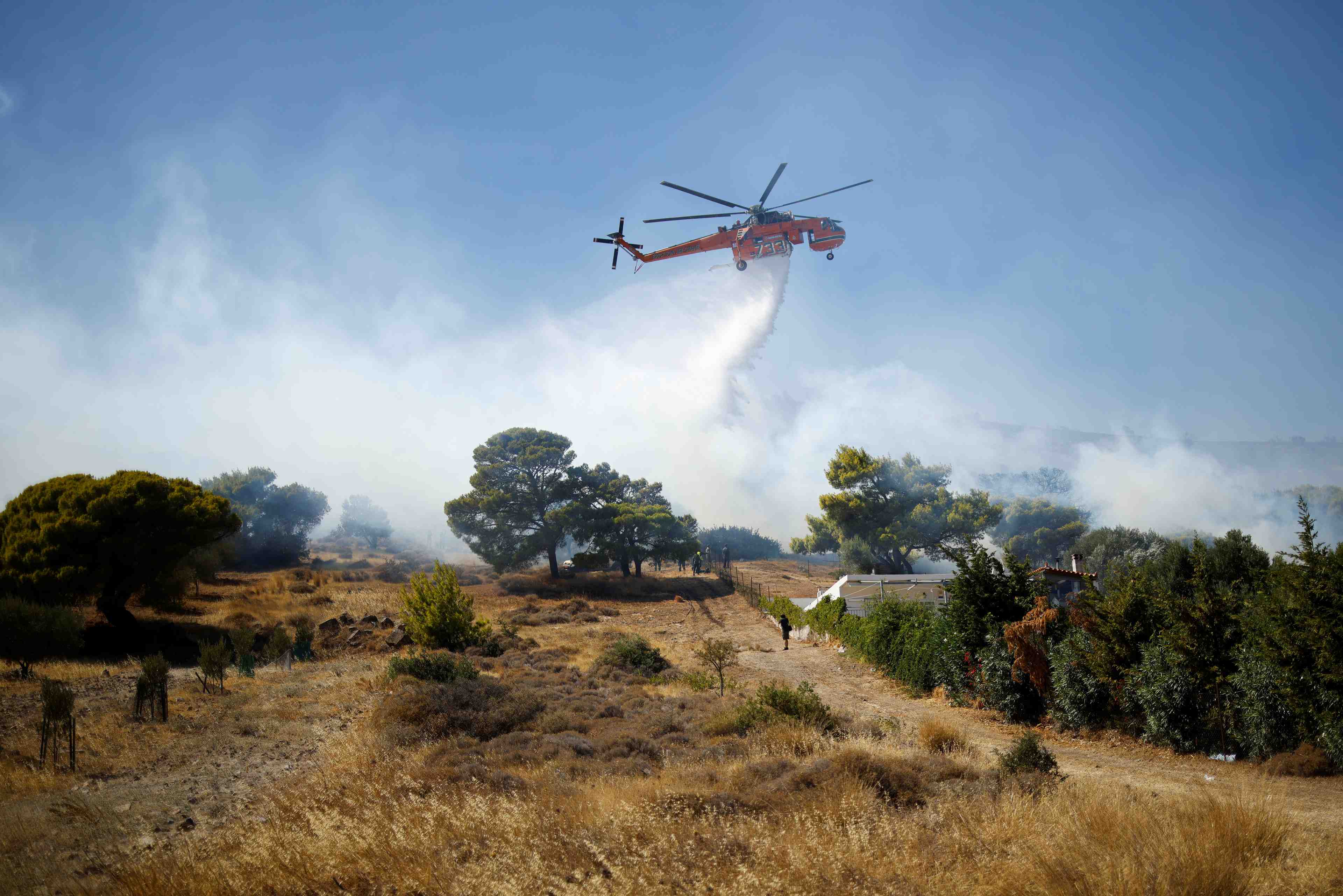 Deux nouveaux incendies pres d'athenes, des villages evacues