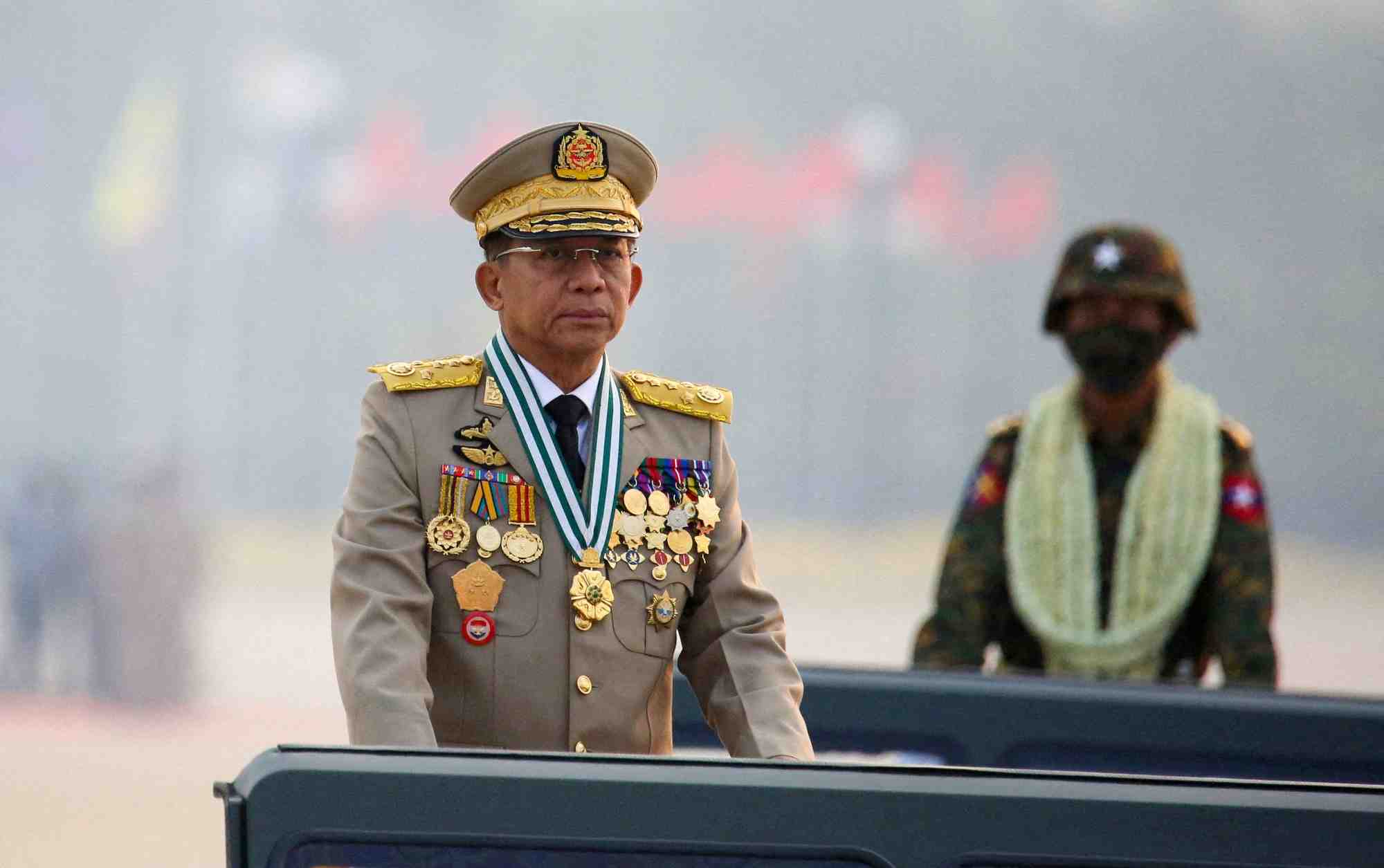 Le general min aung hlaing, chef de la junte birmane lors d'un defile militaire en mars 2021