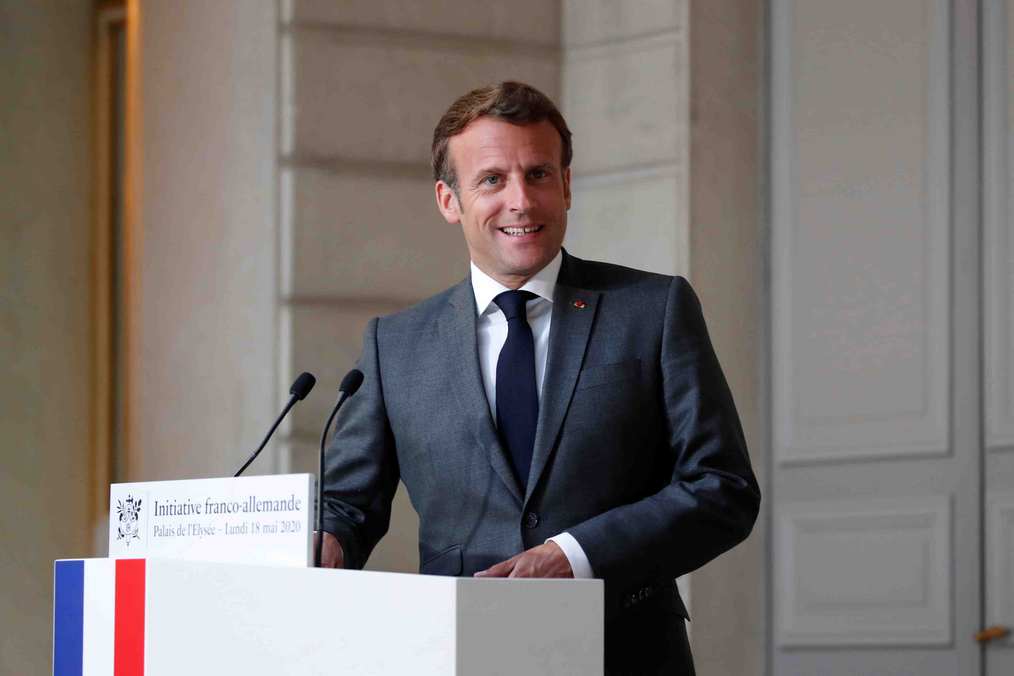 Macron promet un soutien "massivement amplifie" a la filiere automobile