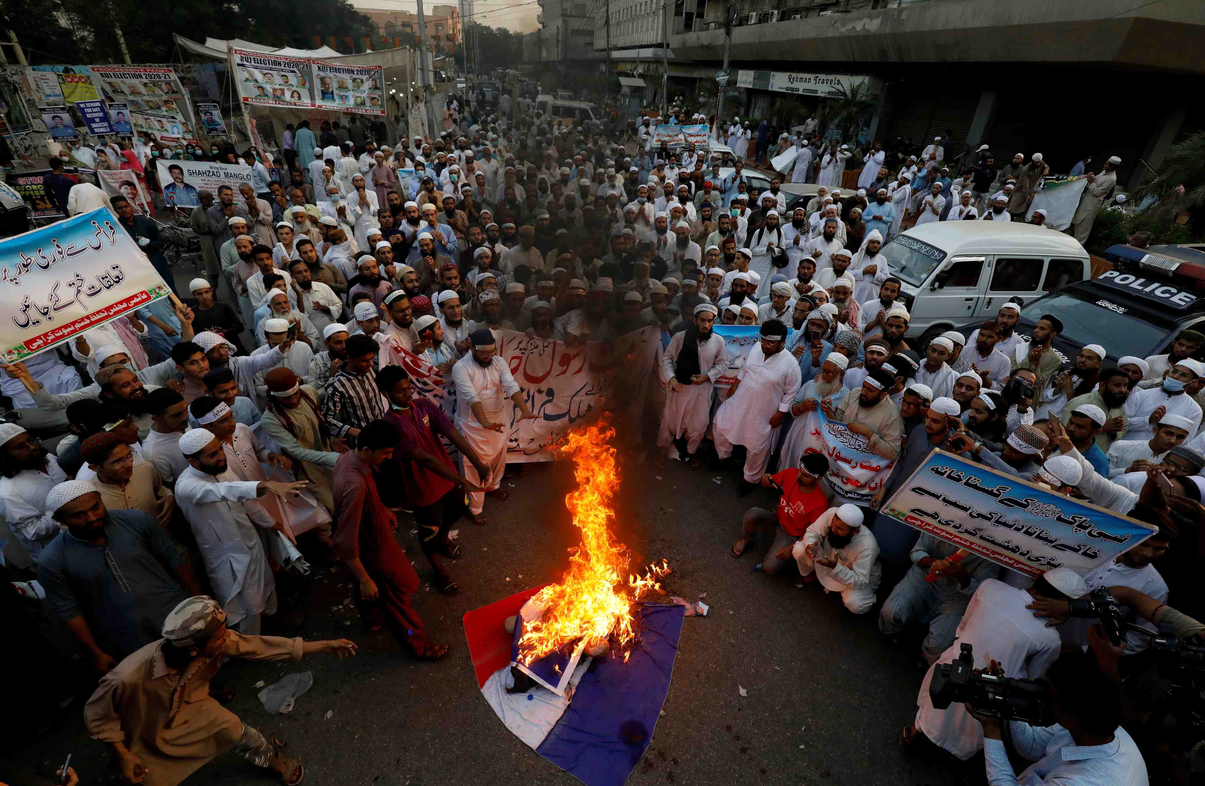 Caricatures de mahomet: appel a l'arret des manifestations au pakistan