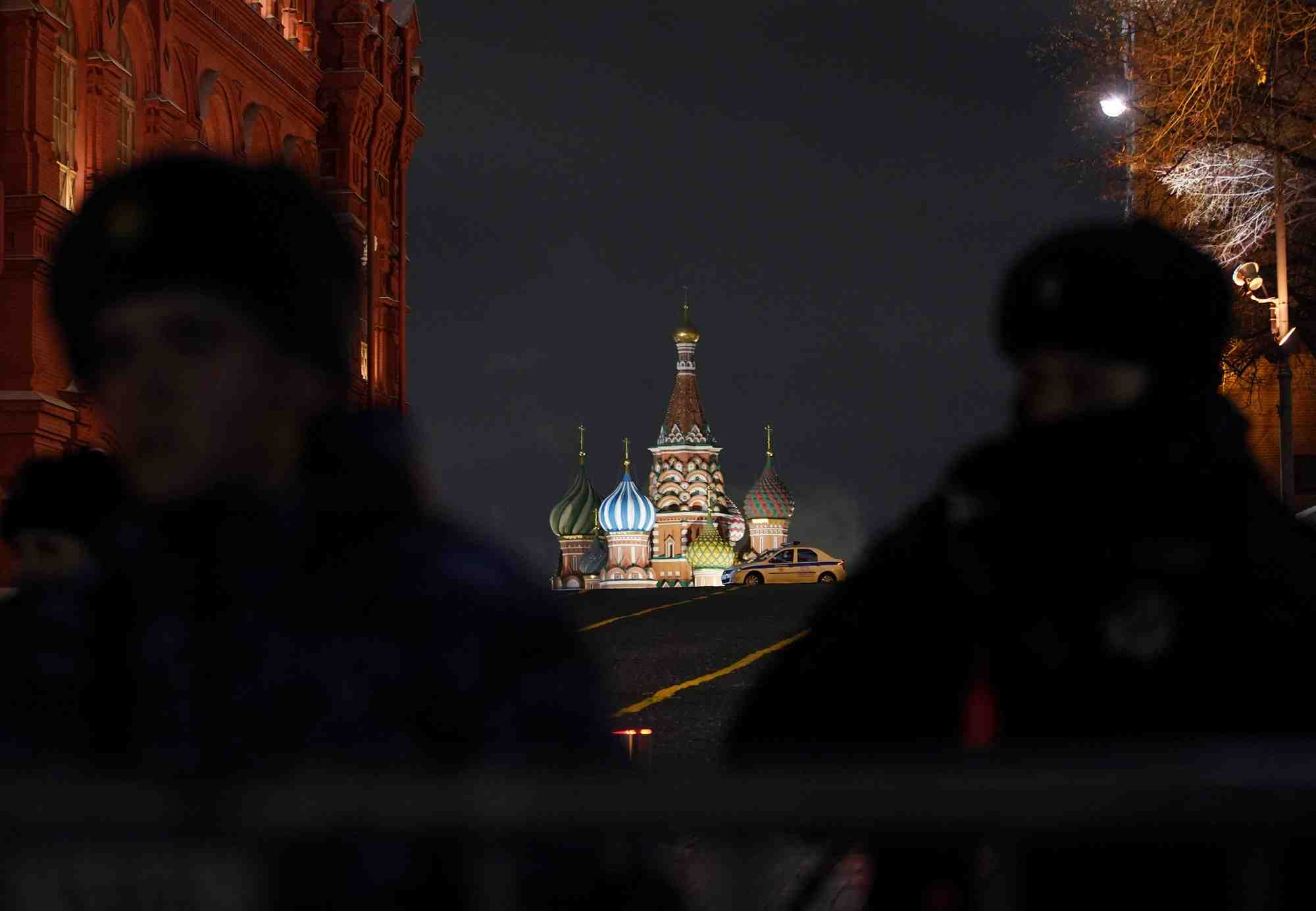 Des agents de la force publique russe sur la place rouge