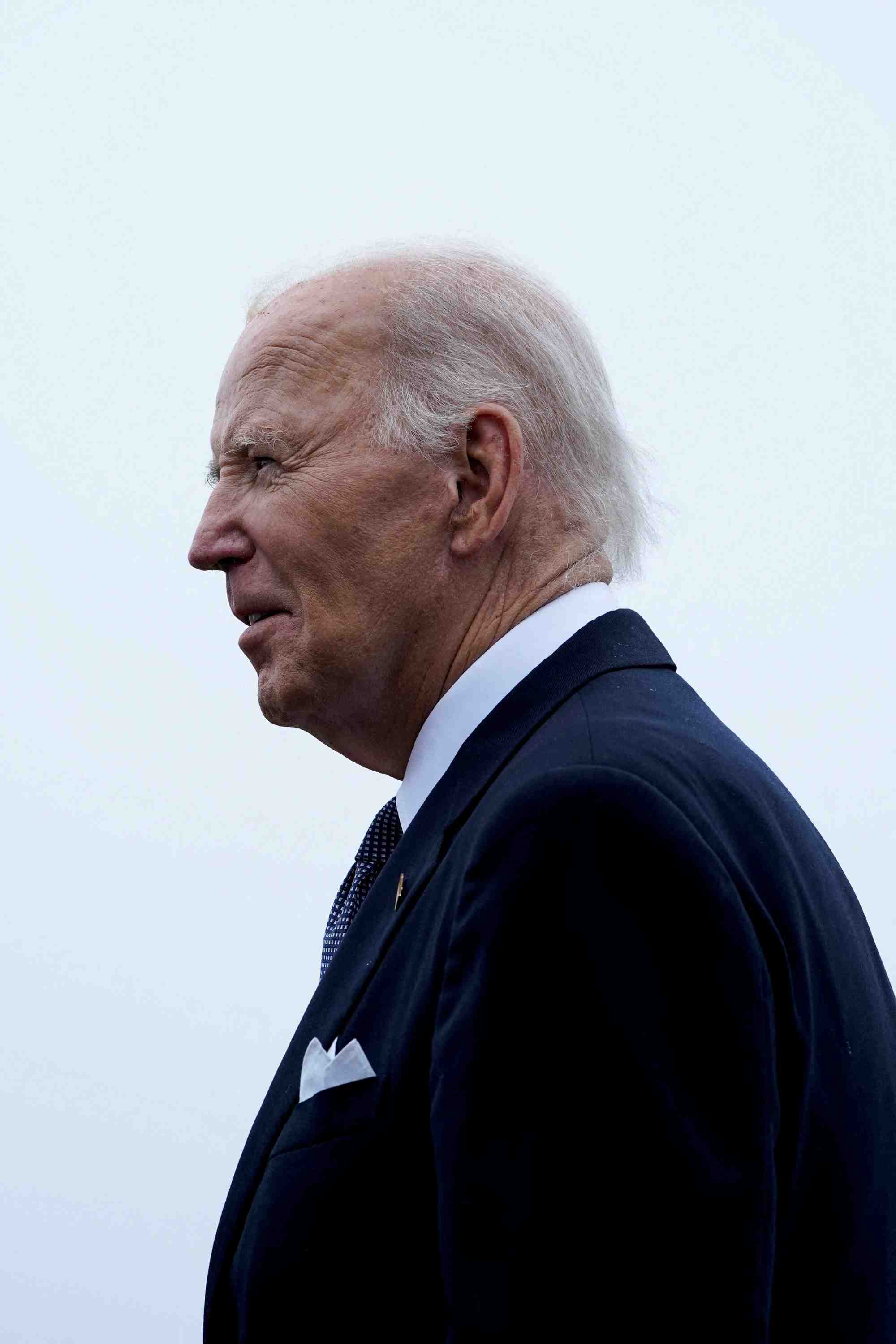 Le president americain joe biden arrive a la base aerienne de dover