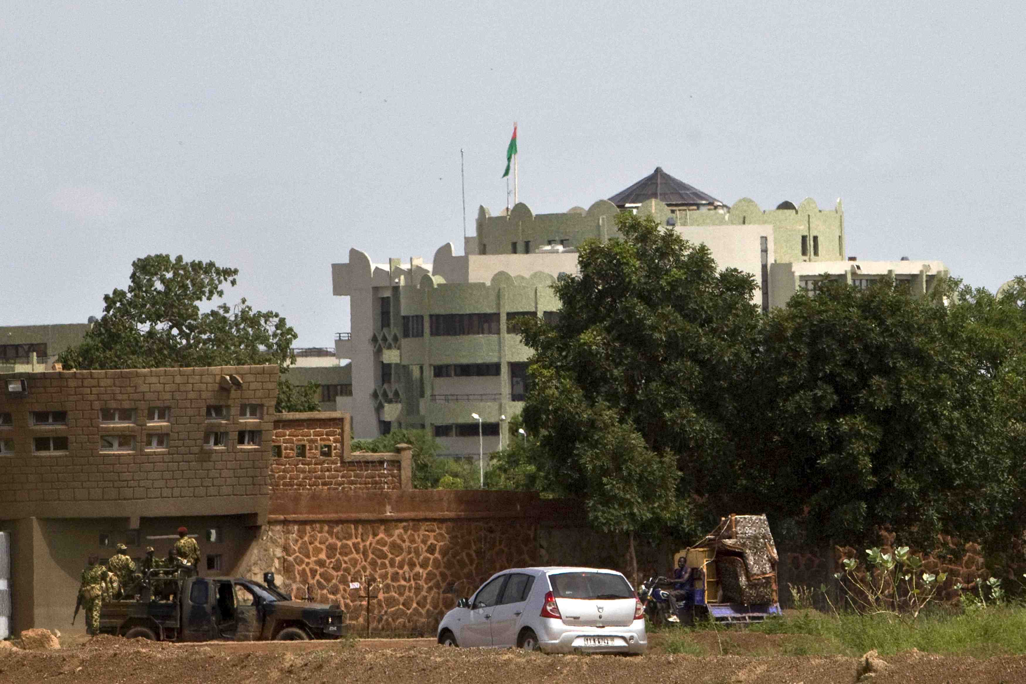 Au burkina, le general diendere demande a la garde presidentielle de rendre les armes