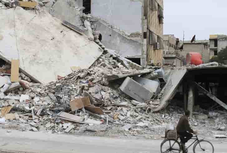 Arrivee a daraya, en syrie, d'un convoi humanitaire