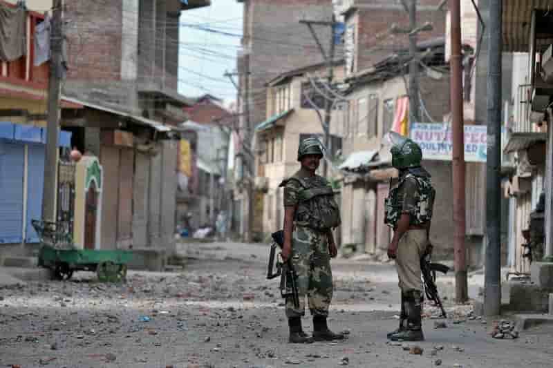 Une base militaire attaquee au cachemire indien, 3 morts