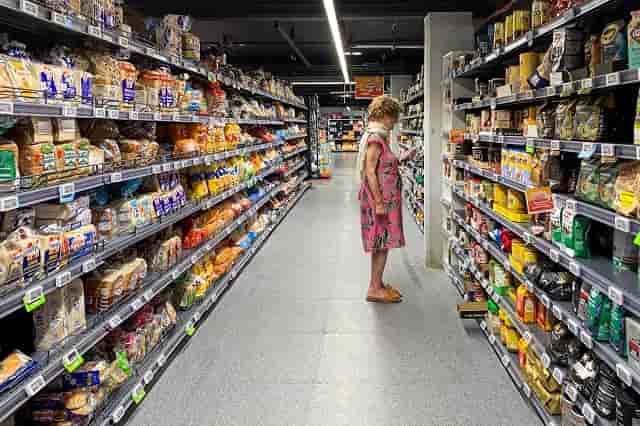 Entre avril 2022 et avril 2023, le prix du panier de biens et services des familles monoparentales avec un enfant a augmenté en moyenne de 120 euros par mois, celui des couples avec un enfant de 195 euros.