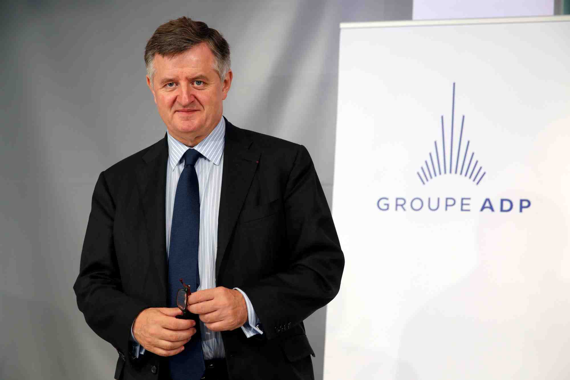 Adp: macron envisage de reconduire le pdg augustin de romanet