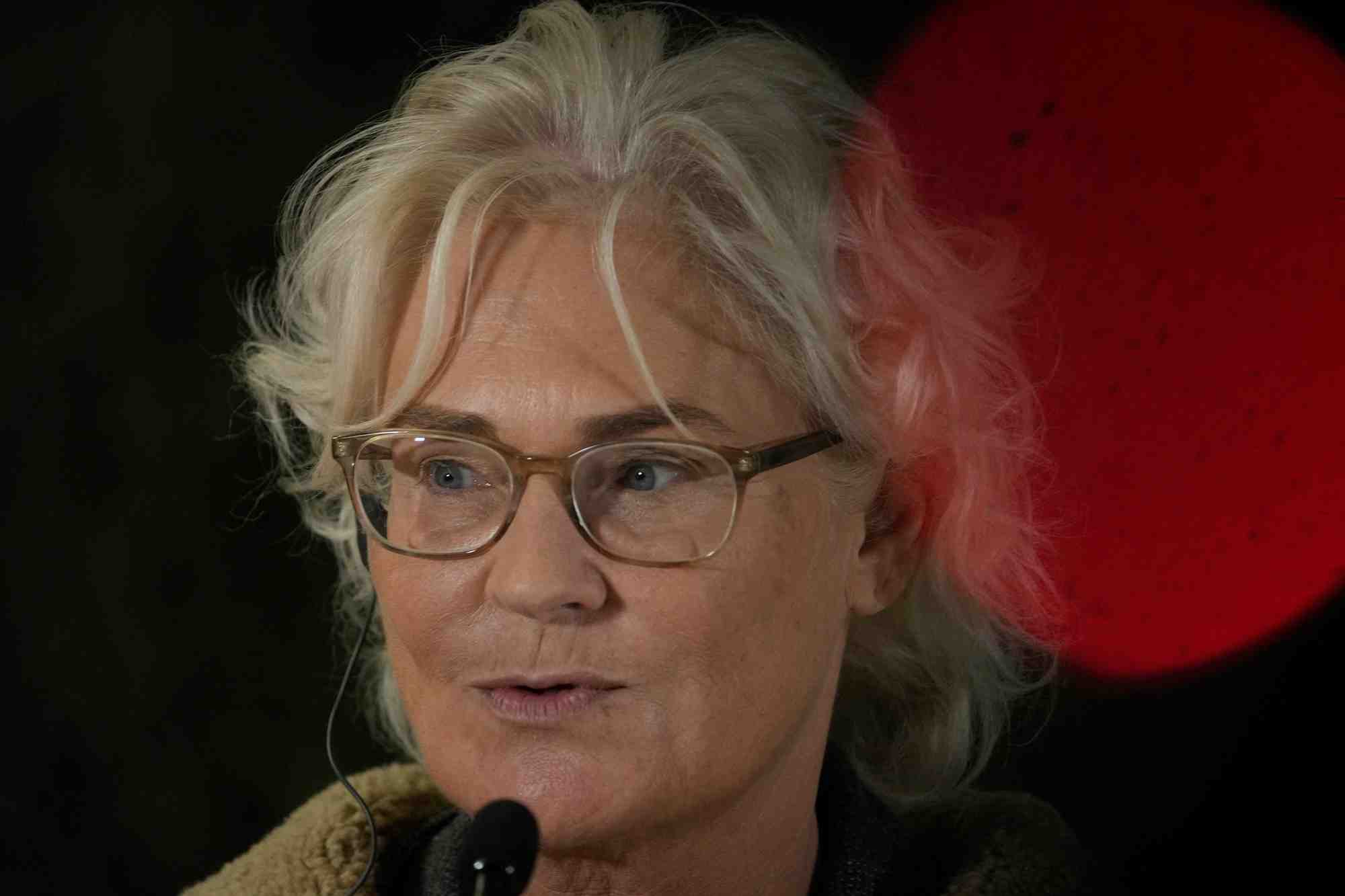 La ministre allemande de la defense, christine lambrecht, prend la parole lors d'une conference de presse a rukla, en lituanie