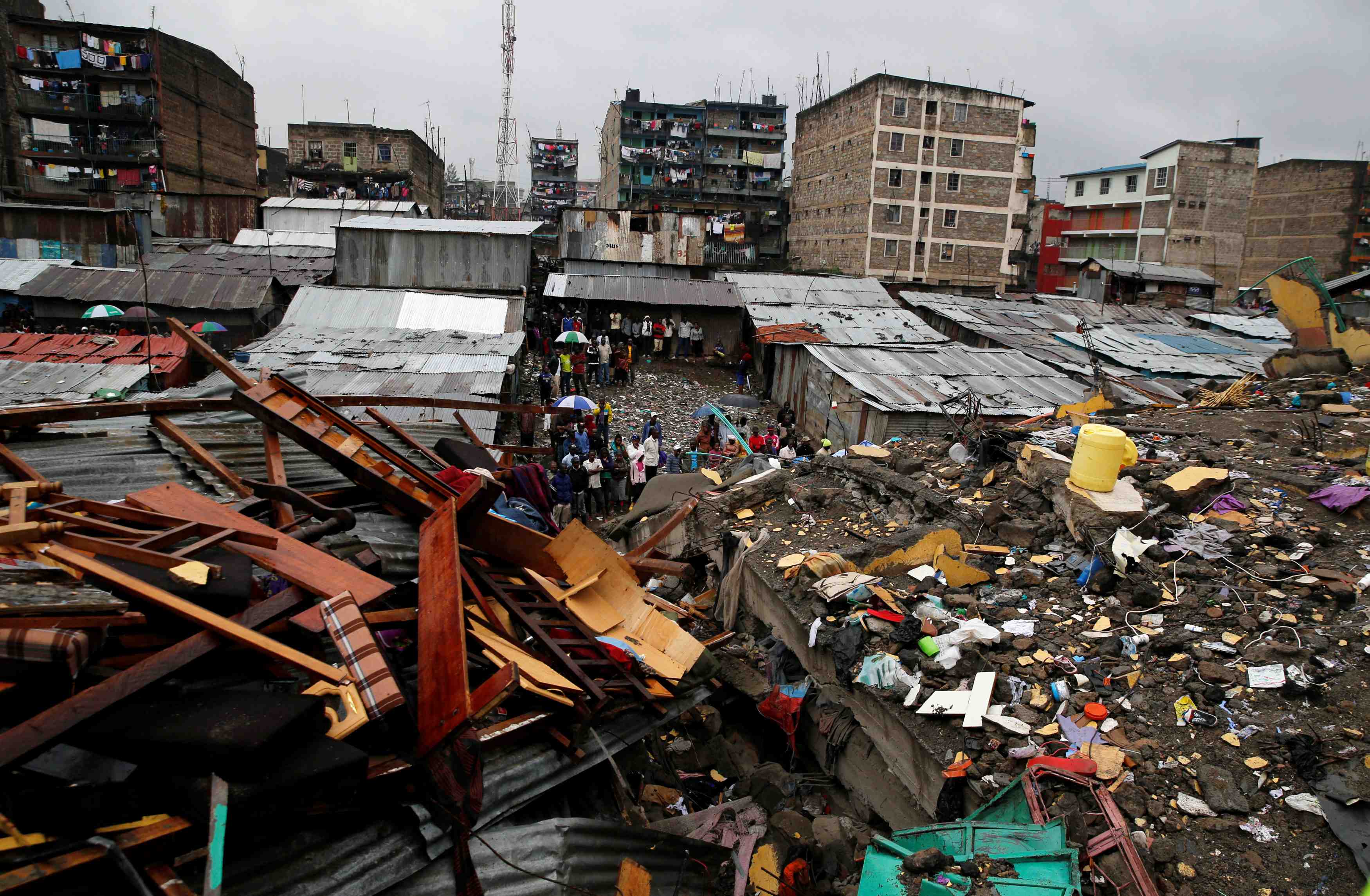 Au moins 16 morts dans l'effondrement d'un batiment a nairobi