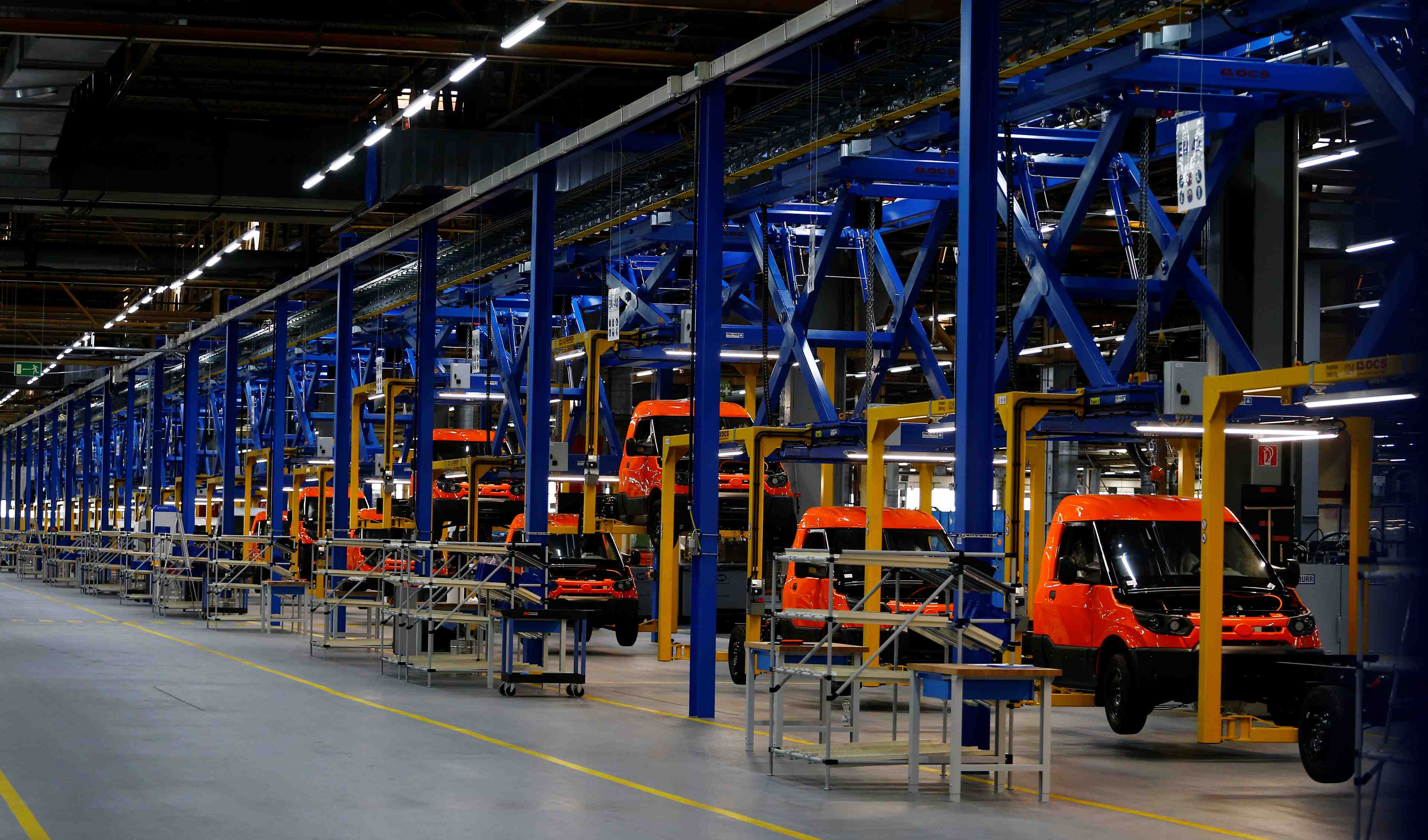 Allemagne: les voitures electriques menacent 75.000 postes selon une etude