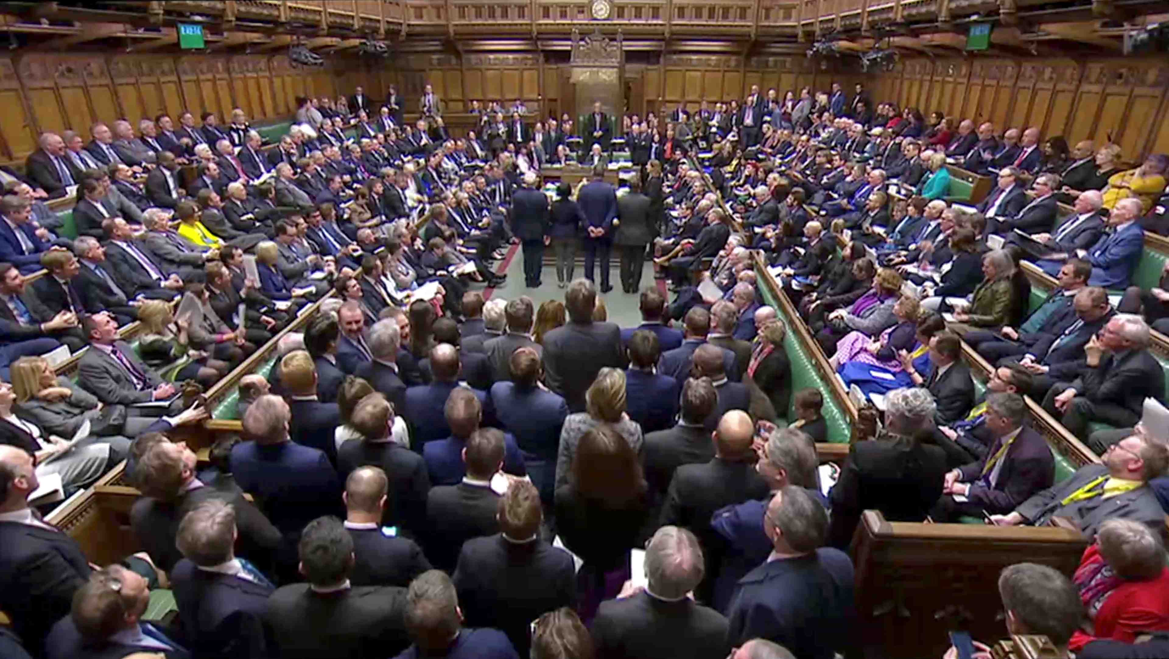 Apres le vote aux communes, londres et l'ue sur des trajectoires opposees