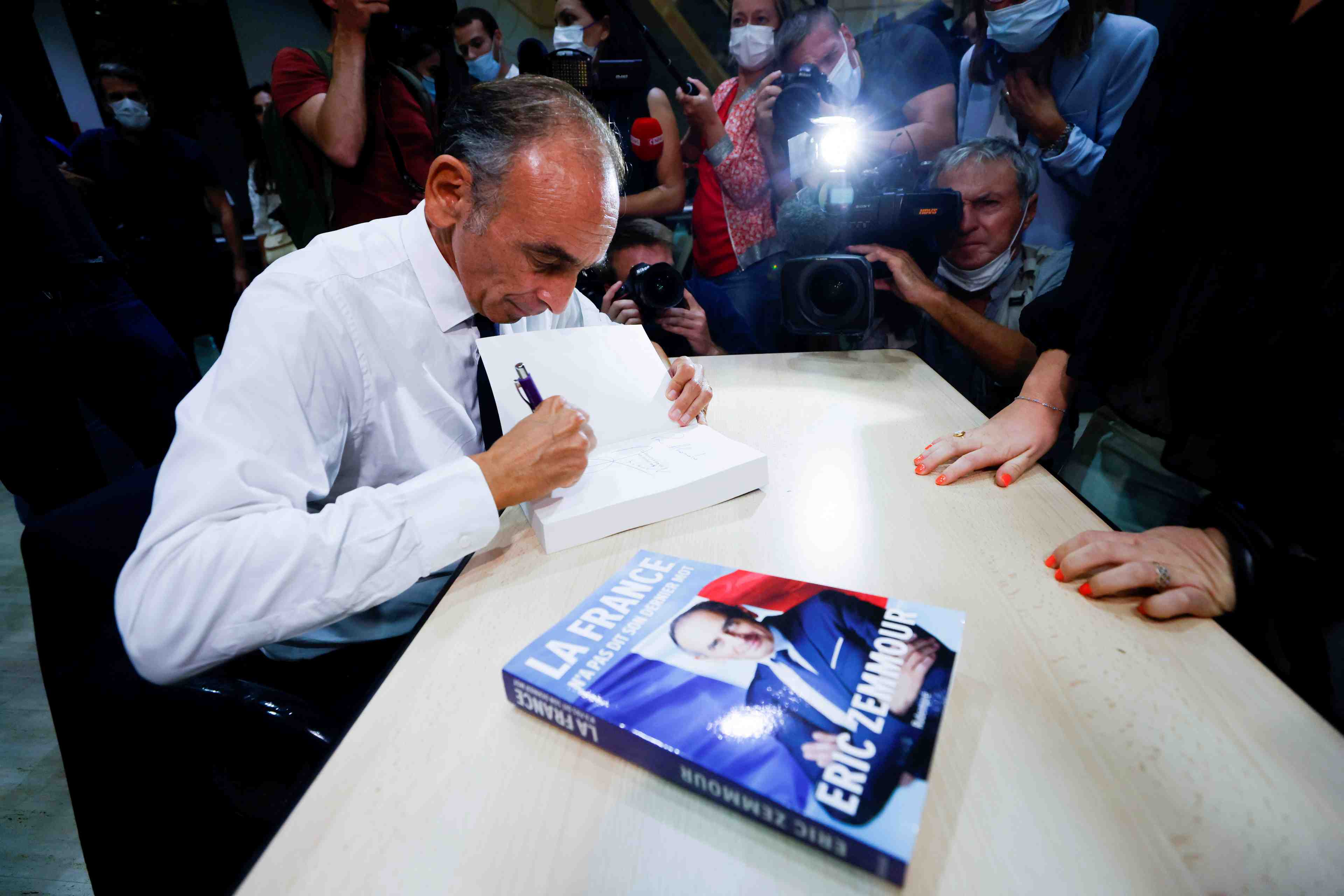 Zemmour talonne le pen dans les intentions de vote
