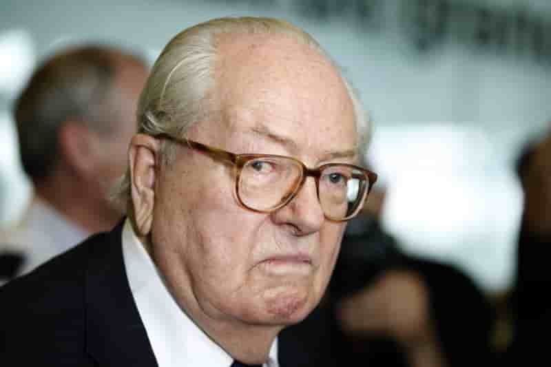Pere et fille le pen deposent deux plaintes
