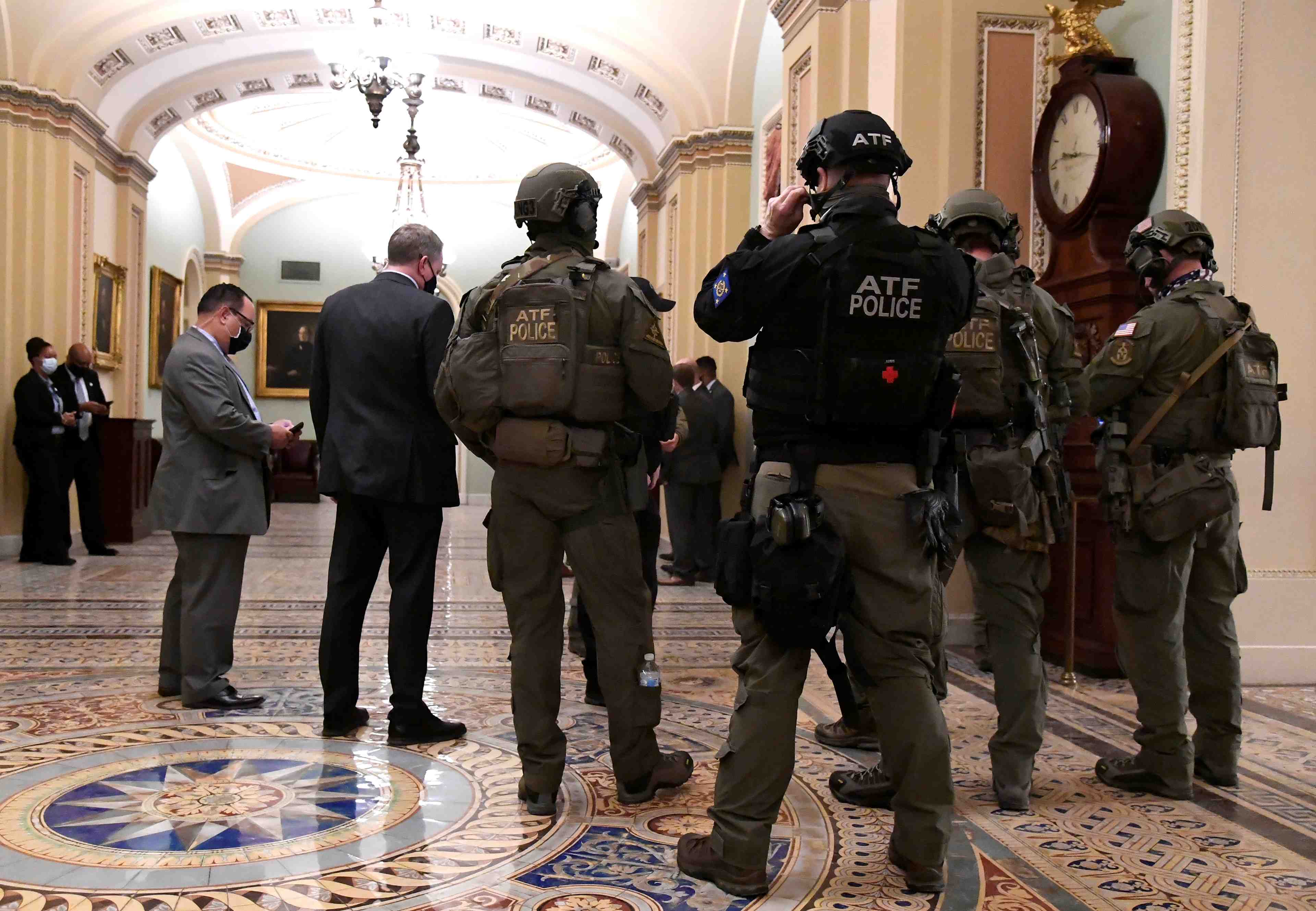 Usa: la police du capitole a minimise les risques d'emeute, affirment des elus du congres