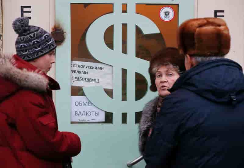 La banque centrale russe promet des mesures pour aider le rouble
