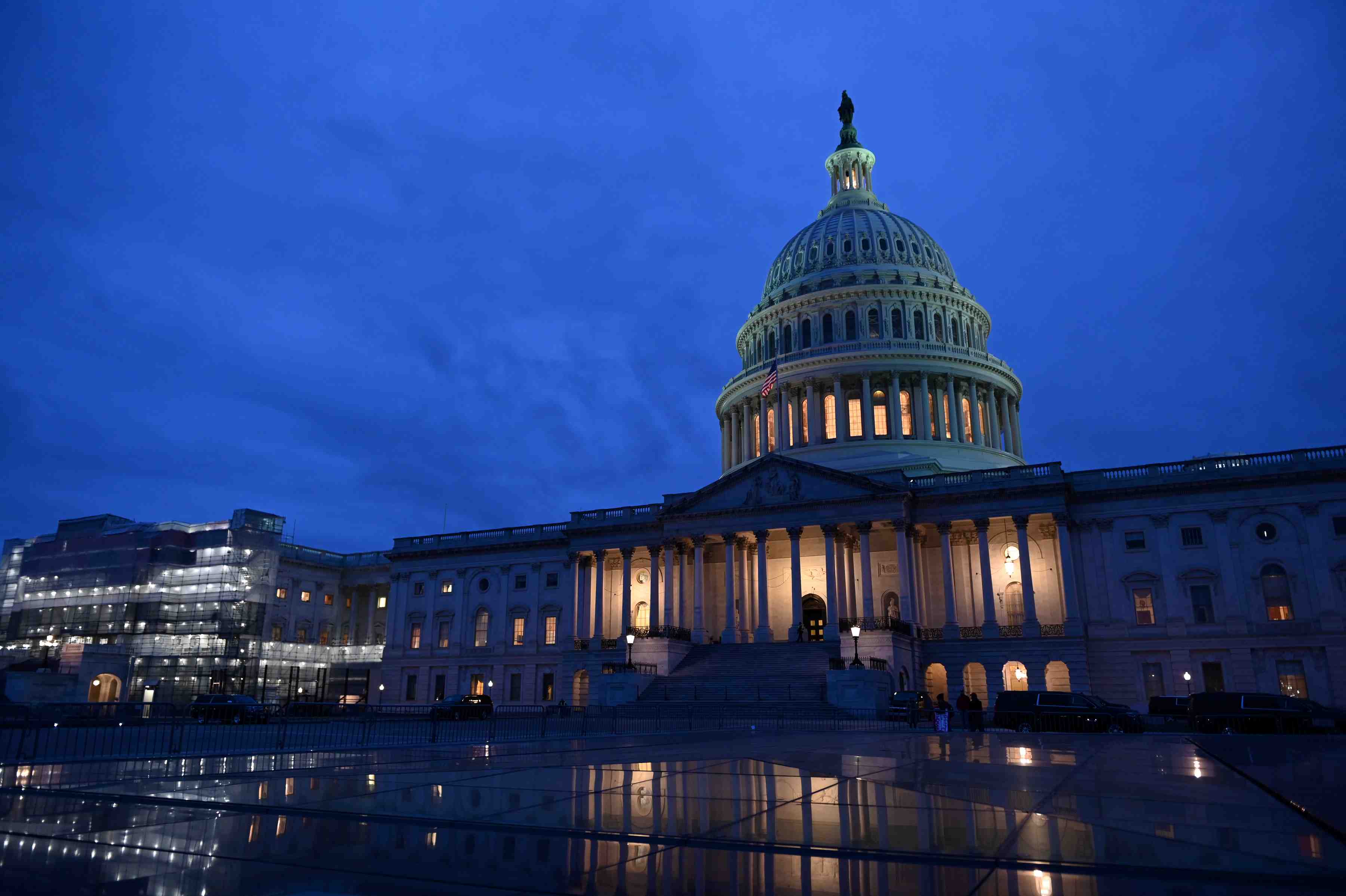 L'equipe de defense de trump presente ses arguments au senat